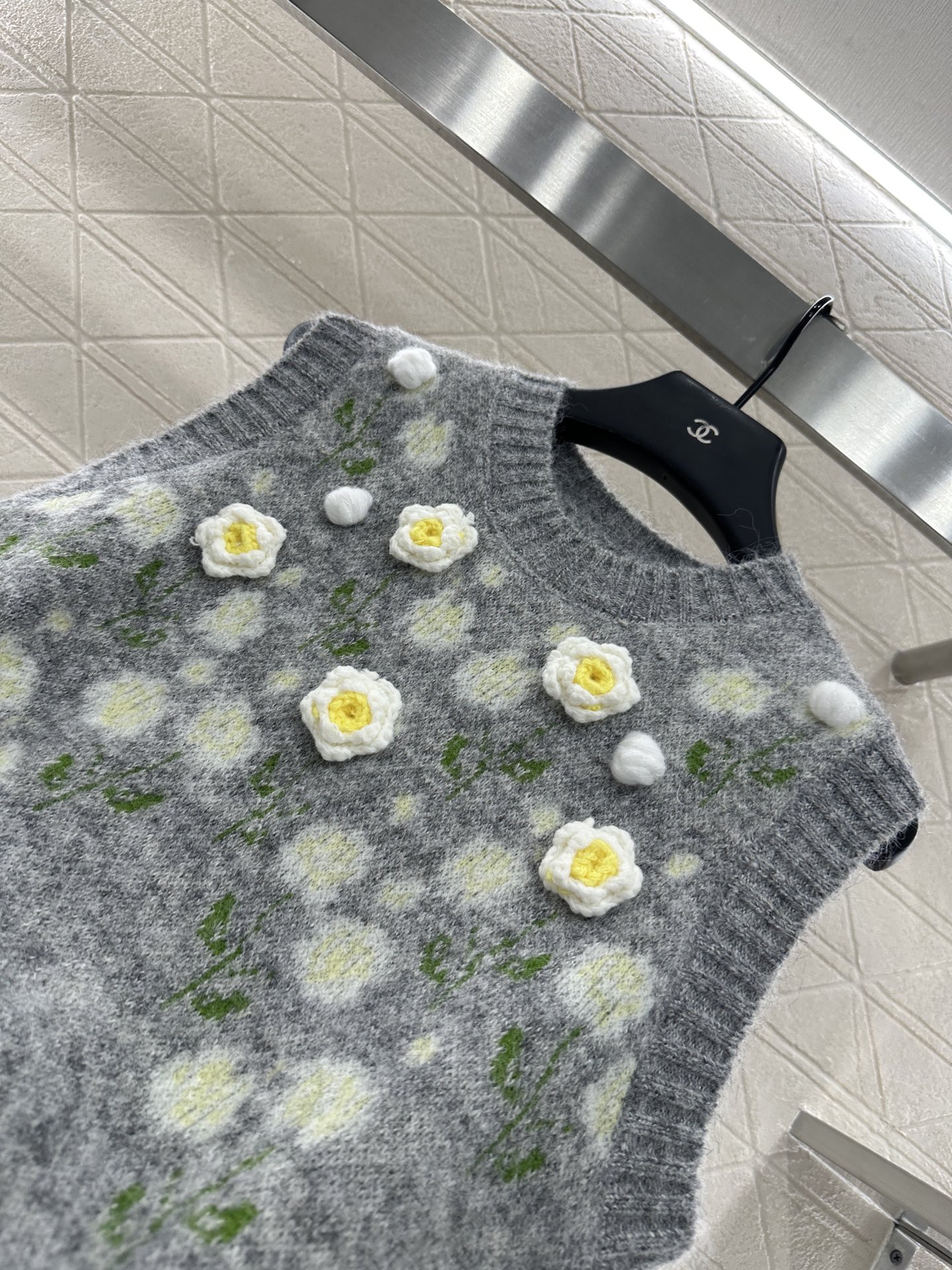 Dior Floral Embroidered Wool Knit Vest - Round Neck, Sleeveless Top 9 i1756379382069 1058 0 5