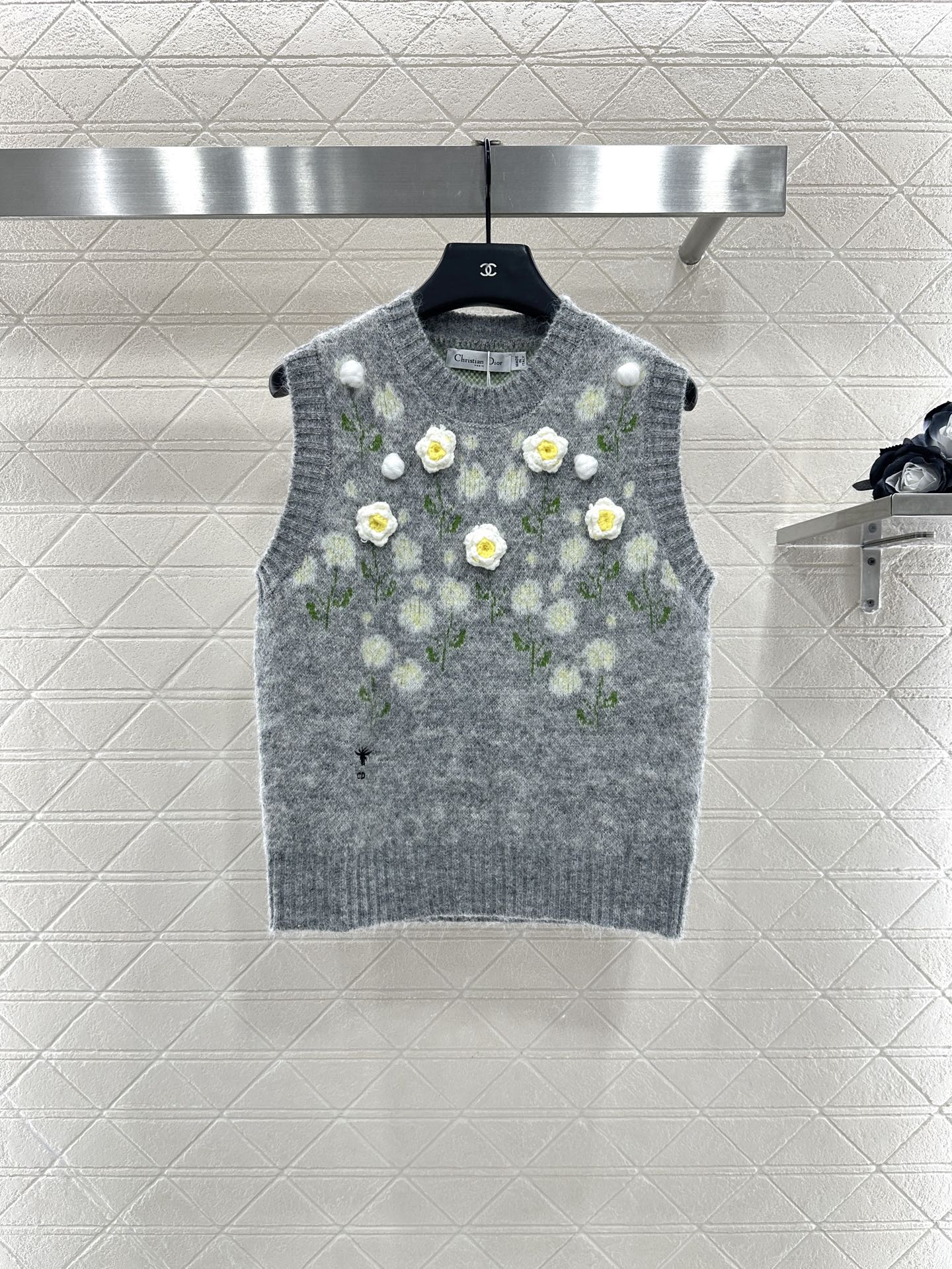 Dior Floral Embroidered Wool Knit Vest - Round Neck, Sleeveless Top 2 i1756379382987 5152 0 0