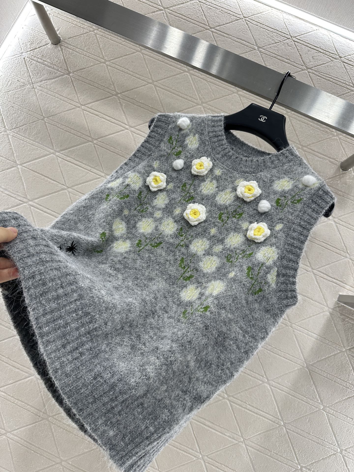 Dior Floral Embroidered Wool Knit Vest - Round Neck, Sleeveless Top 7 i1756379382992 5373 0 6