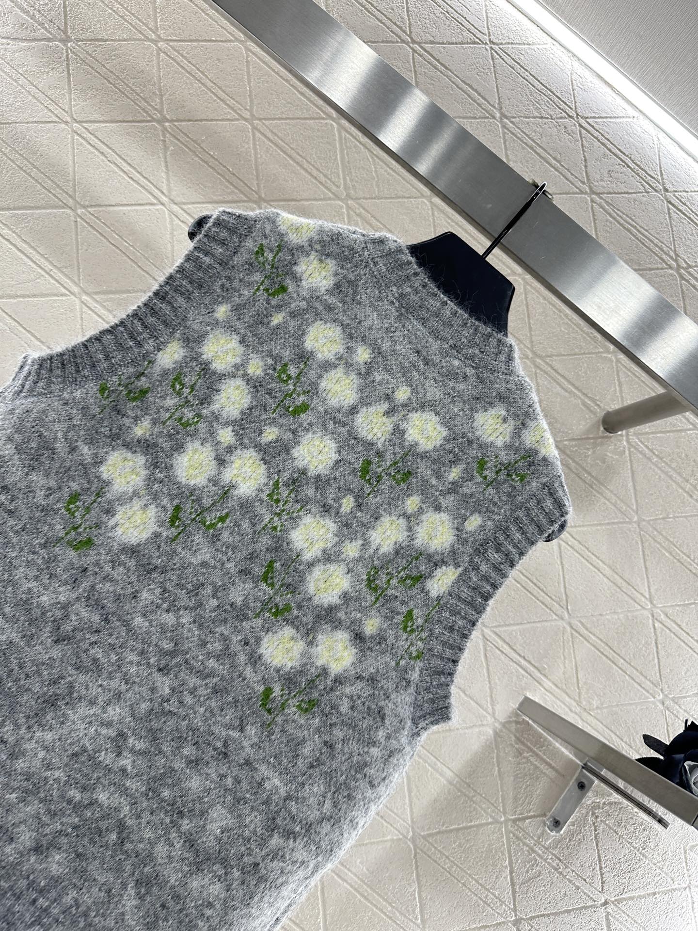 Dior Floral Embroidered Wool Knit Vest - Round Neck, Sleeveless Top 5 i1756379383095 384 0 7