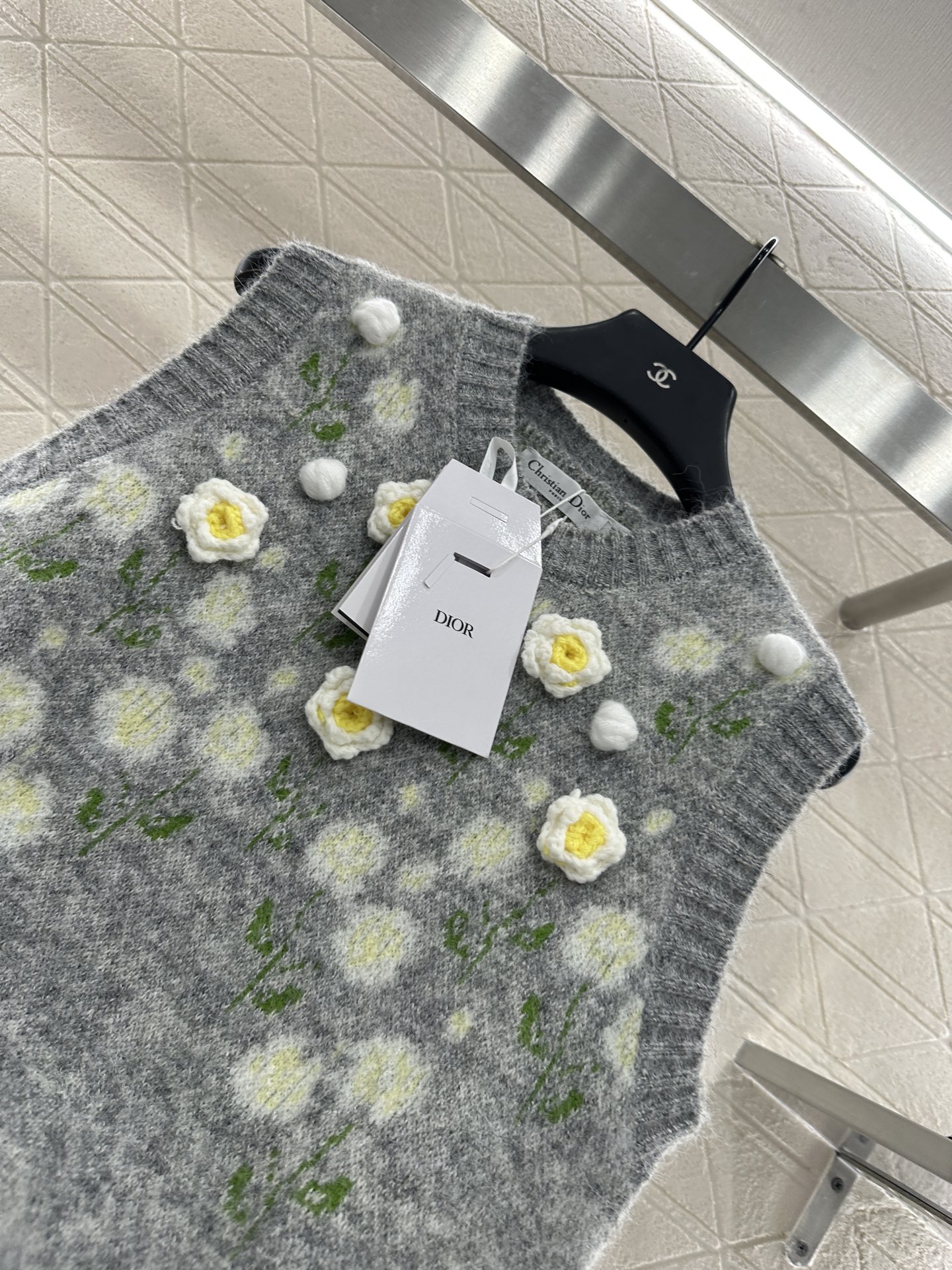 Dior Floral Embroidered Wool Knit Vest - Round Neck, Sleeveless Top 4 i1756379383097 6977 0 2