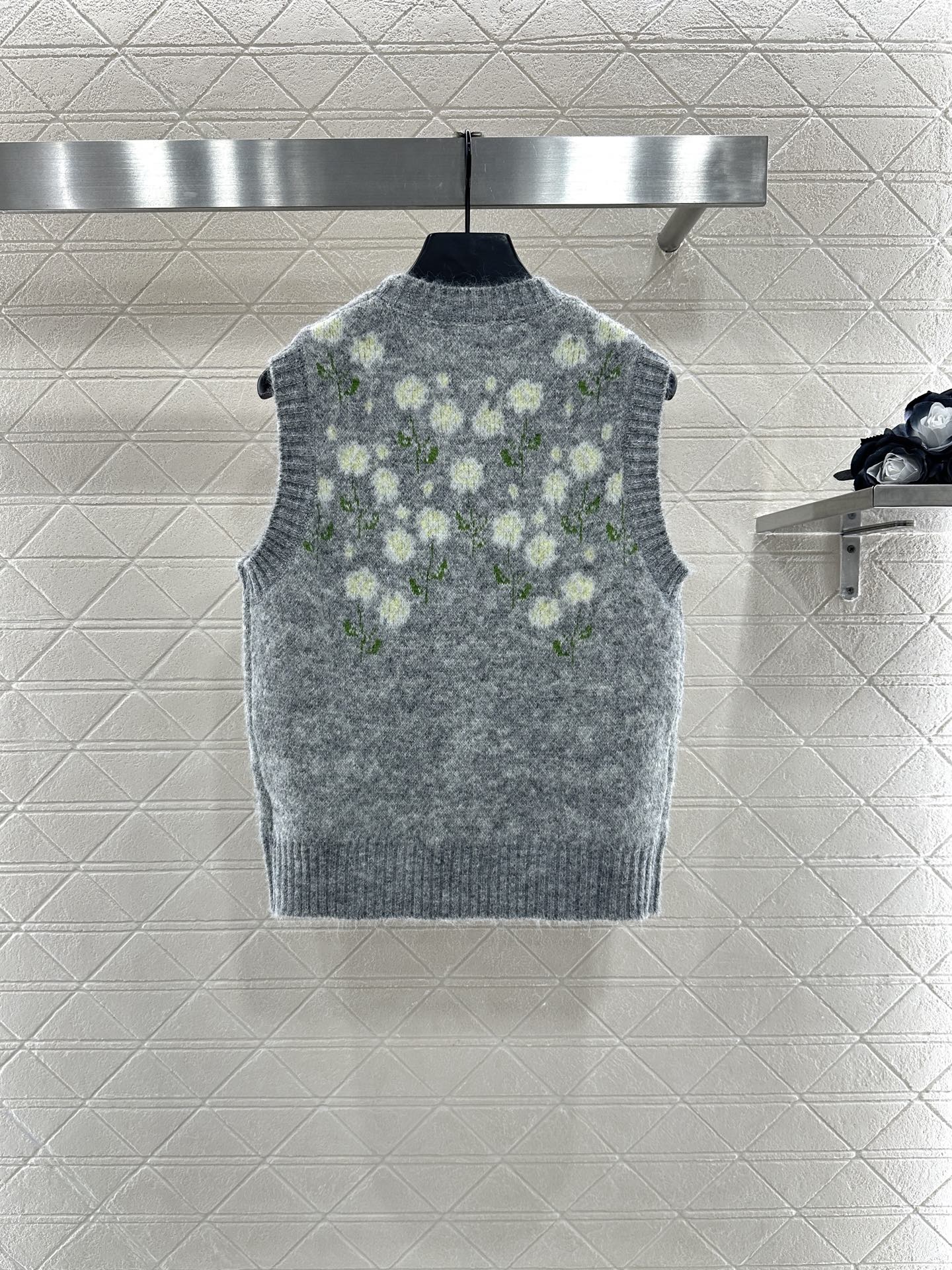 Dior Floral Embroidered Wool Knit Vest - Round Neck, Sleeveless Top 3 i1756379401528 6094 0 8