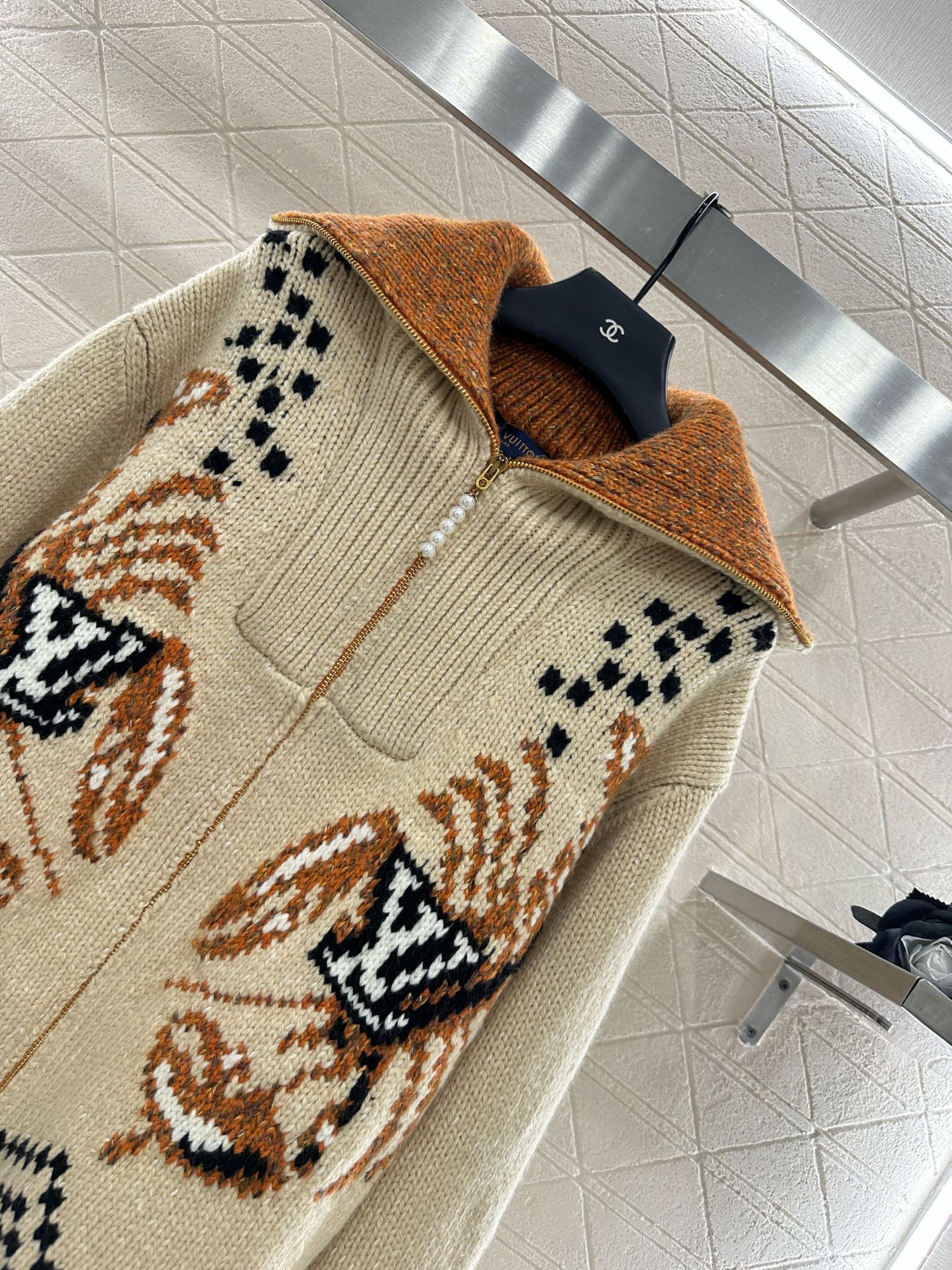 ♥Louis Vuitto*♥2025新品上架
       大翻领拉链毛衣外套
定制YB棉毛纱线织造 