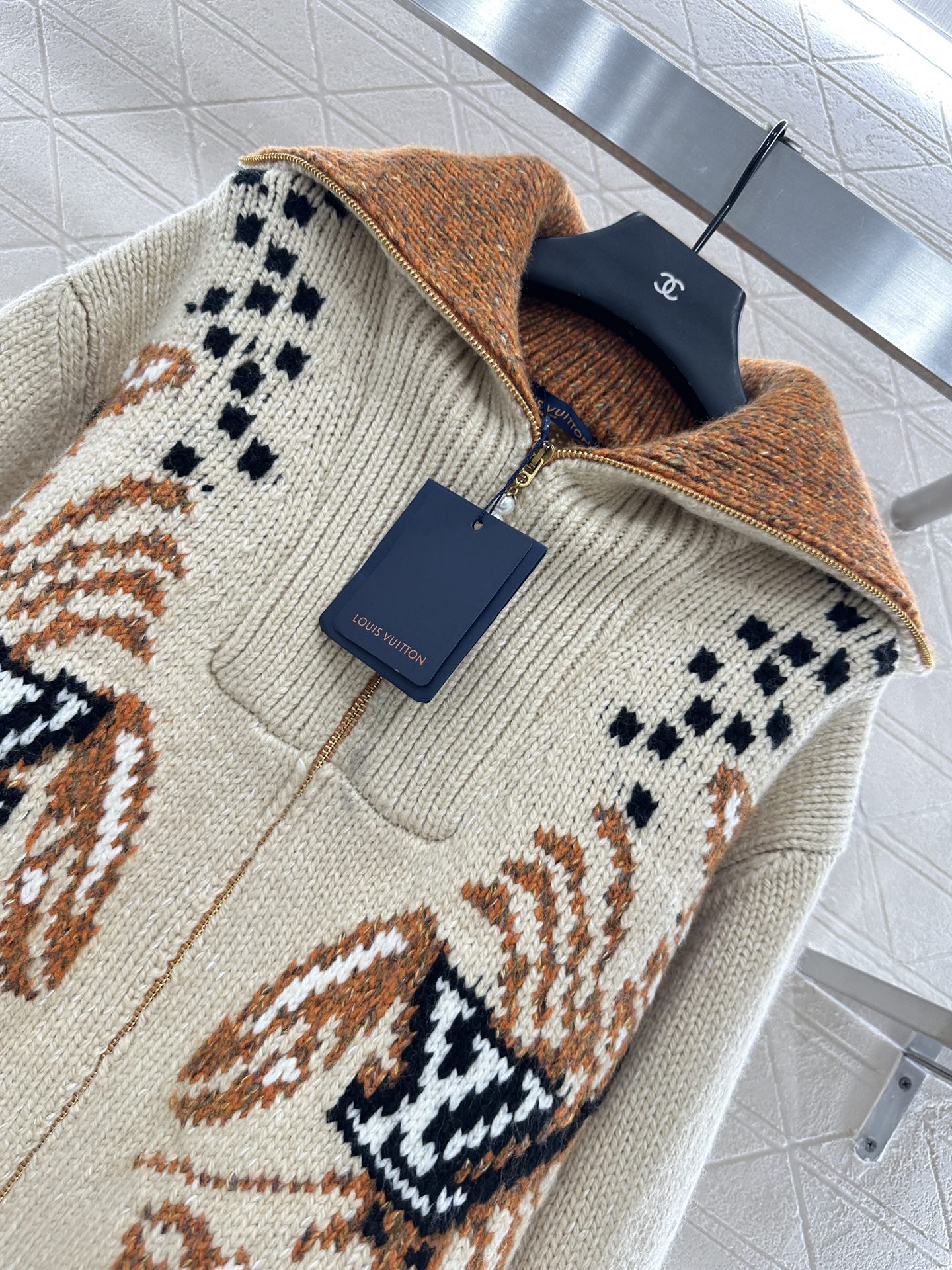 ♥Louis Vuitto*♥2025新品上架
       大翻领拉链毛衣外套
定制YB棉毛纱线织造 