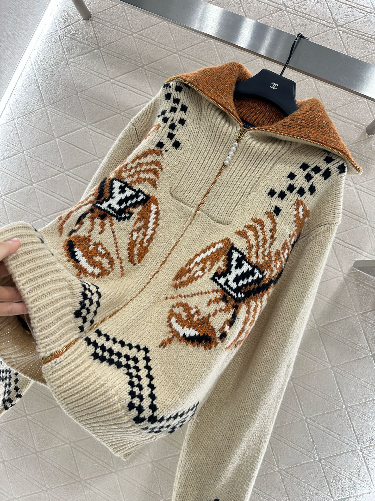 ♥Louis Vuitto*♥2025新品上架
       大翻领拉链毛衣外套
定制YB棉毛纱线织造 