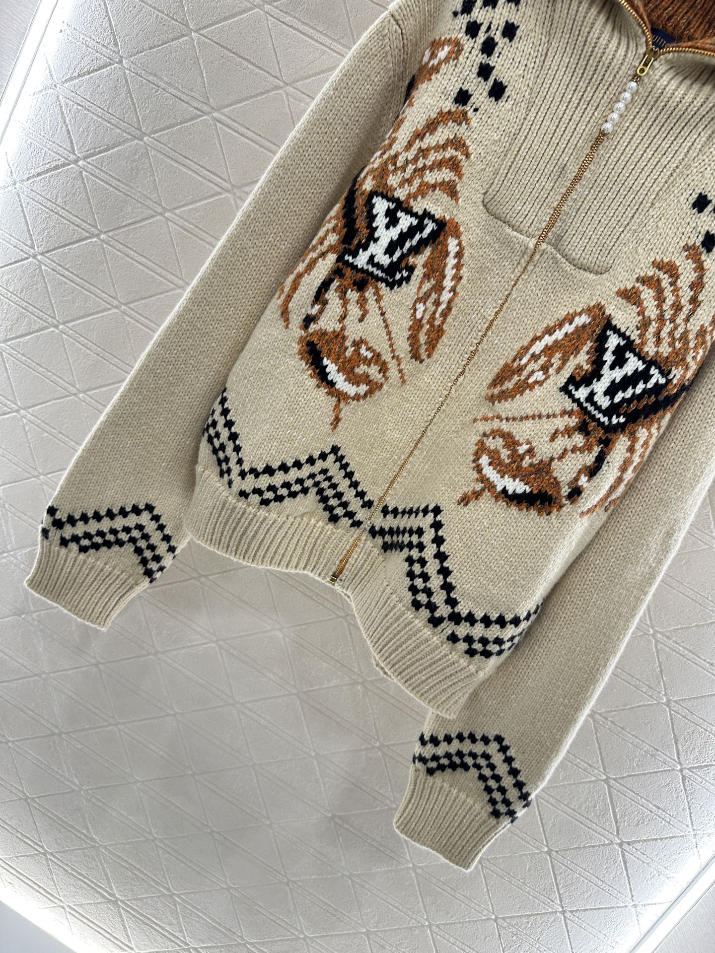 ♥Louis Vuitto*♥2025新品上架
       大翻领拉链毛衣外套
定制YB棉毛纱线织造 