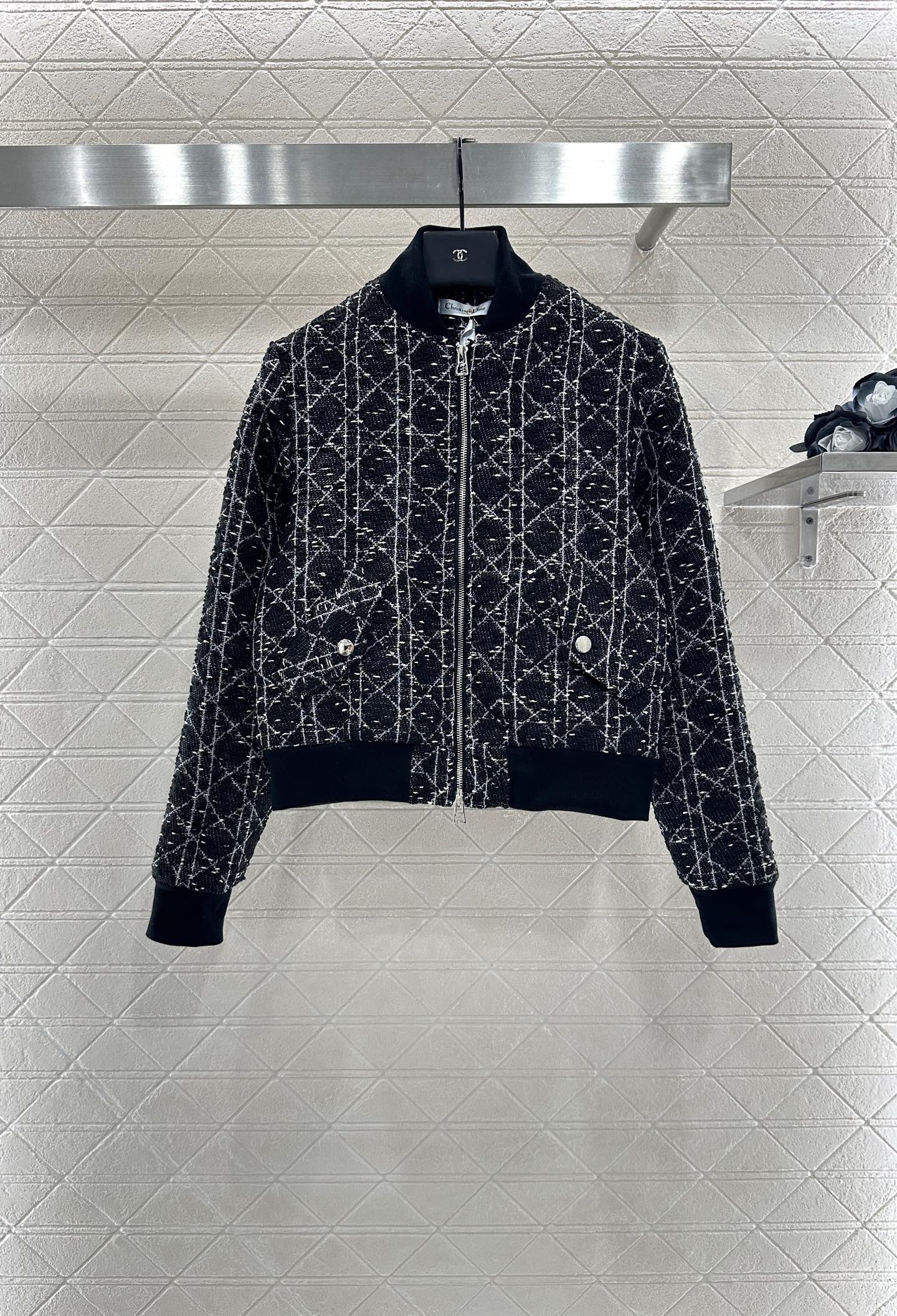 ♥Dio*♥2025新品上架
   藤格纹外套裙裤套装
定制YB棉毛材质 质感高级 品相十足 拉链棒球服