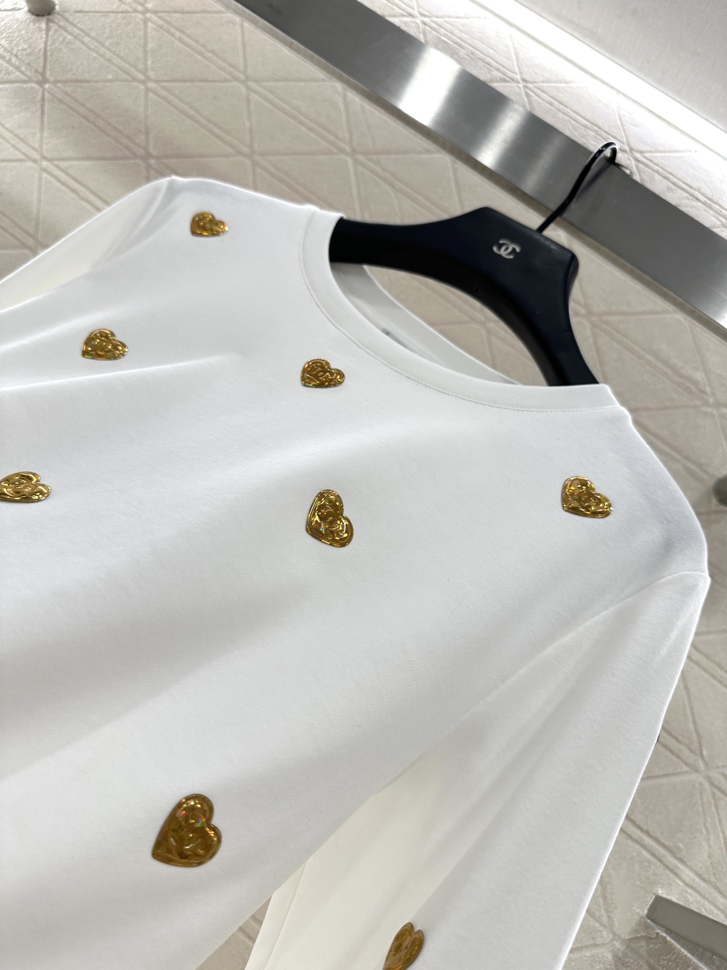 ♥Chane*♥2025新品上架
    双C金属徽章长袖
定制YB斜纹全棉材质 质感细腻 舒适好穿 圆