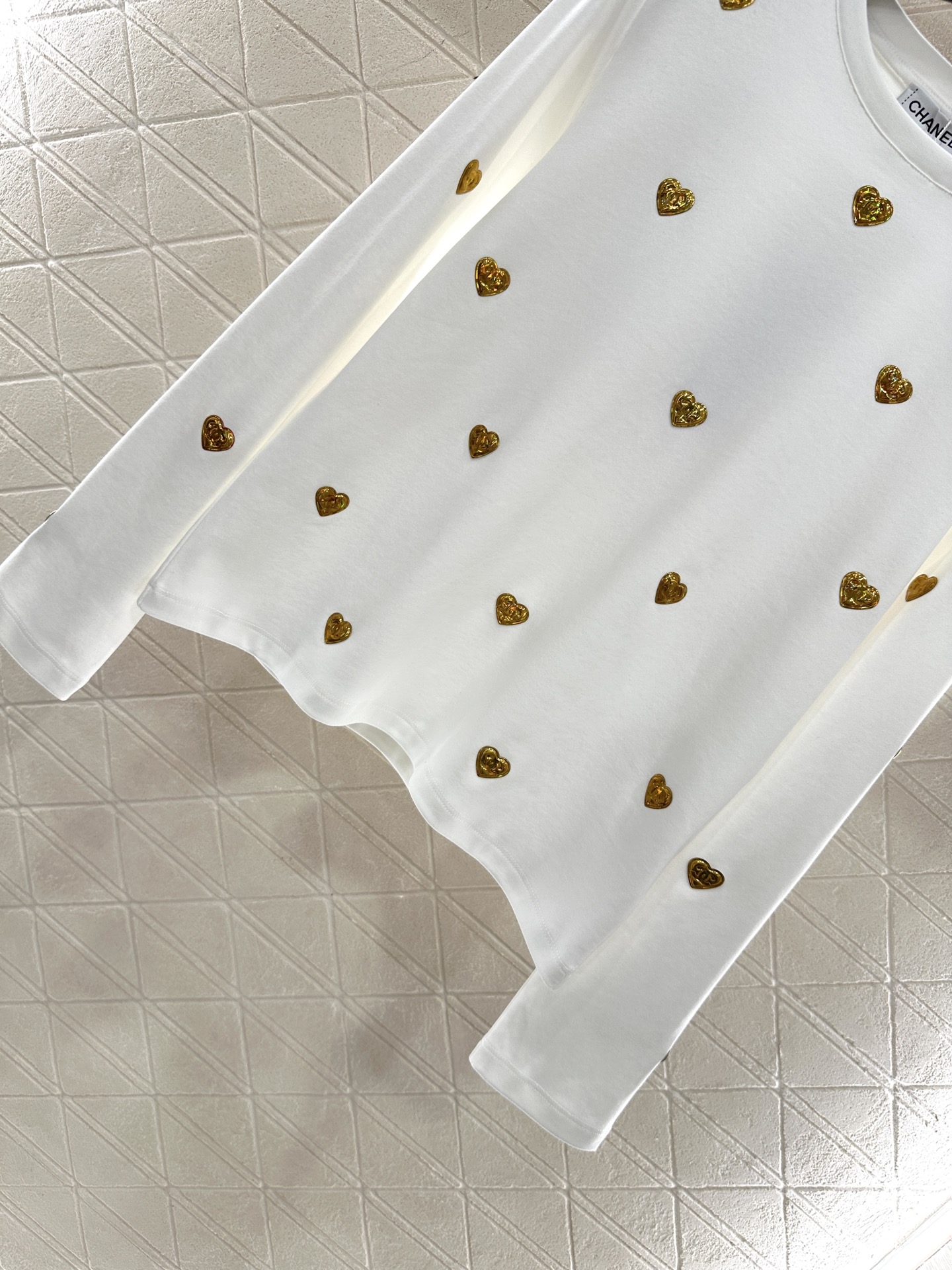 ♥Chane*♥2025新品上架
    双C金属徽章长袖
定制YB斜纹全棉材质 质感细腻 舒适好穿 圆