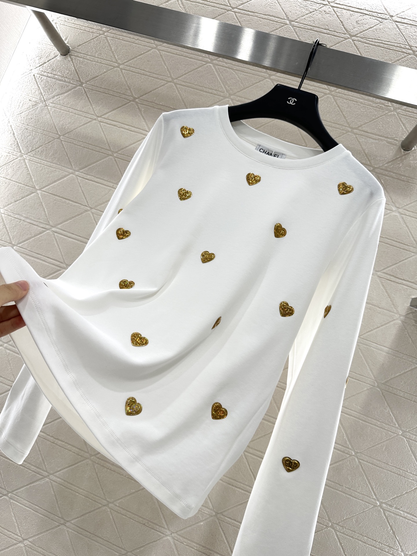 ♥Chane*♥2025新品上架
    双C金属徽章长袖
定制YB斜纹全棉材质 质感细腻 舒适好穿 圆