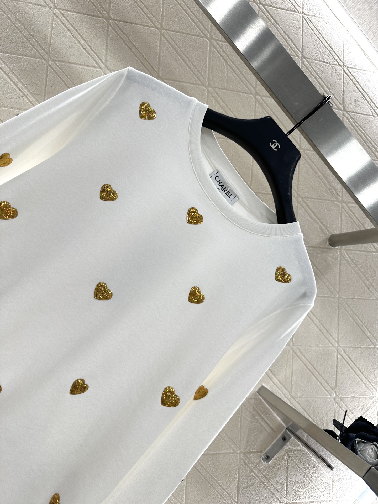 ♥Chane*♥2025新品上架
    双C金属徽章长袖
定制YB斜纹全棉材质 质感细腻 舒适好穿 圆