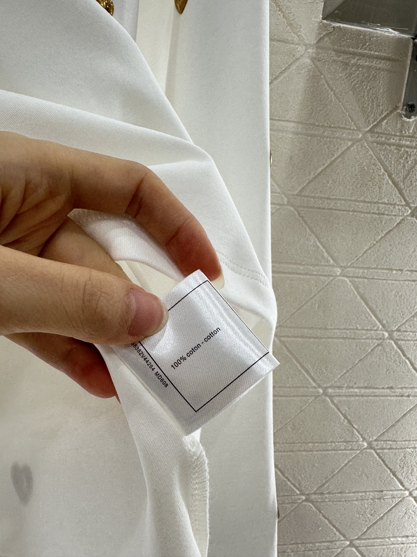 ♥Chane*♥2025新品上架
    双C金属徽章长袖
定制YB斜纹全棉材质 质感细腻 舒适好穿 圆