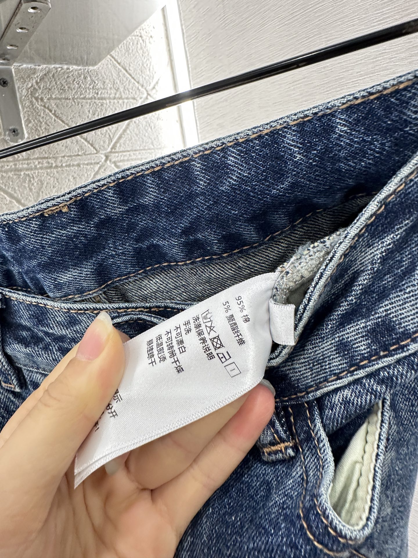 ♥Louis Vuitto*♥2025新品上架
      直筒樱桃激光牛仔长裤
定制YB斜纹棉牛仔材质