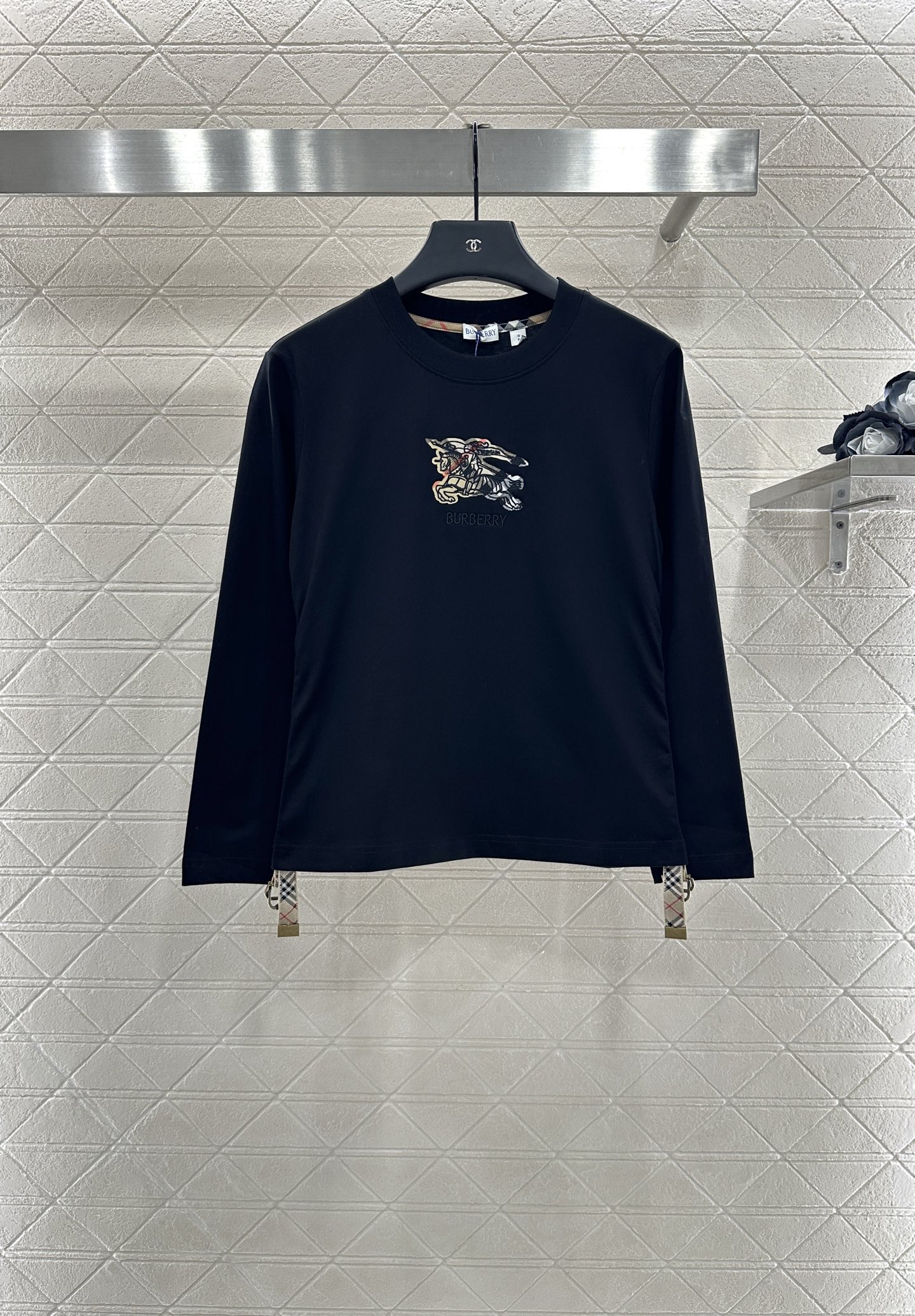 ♥BBR*♥2025新品上架
    侧面调节格纹长袖
定制YB原生全棉材质 质感舒适 弹力好穿 圆领长