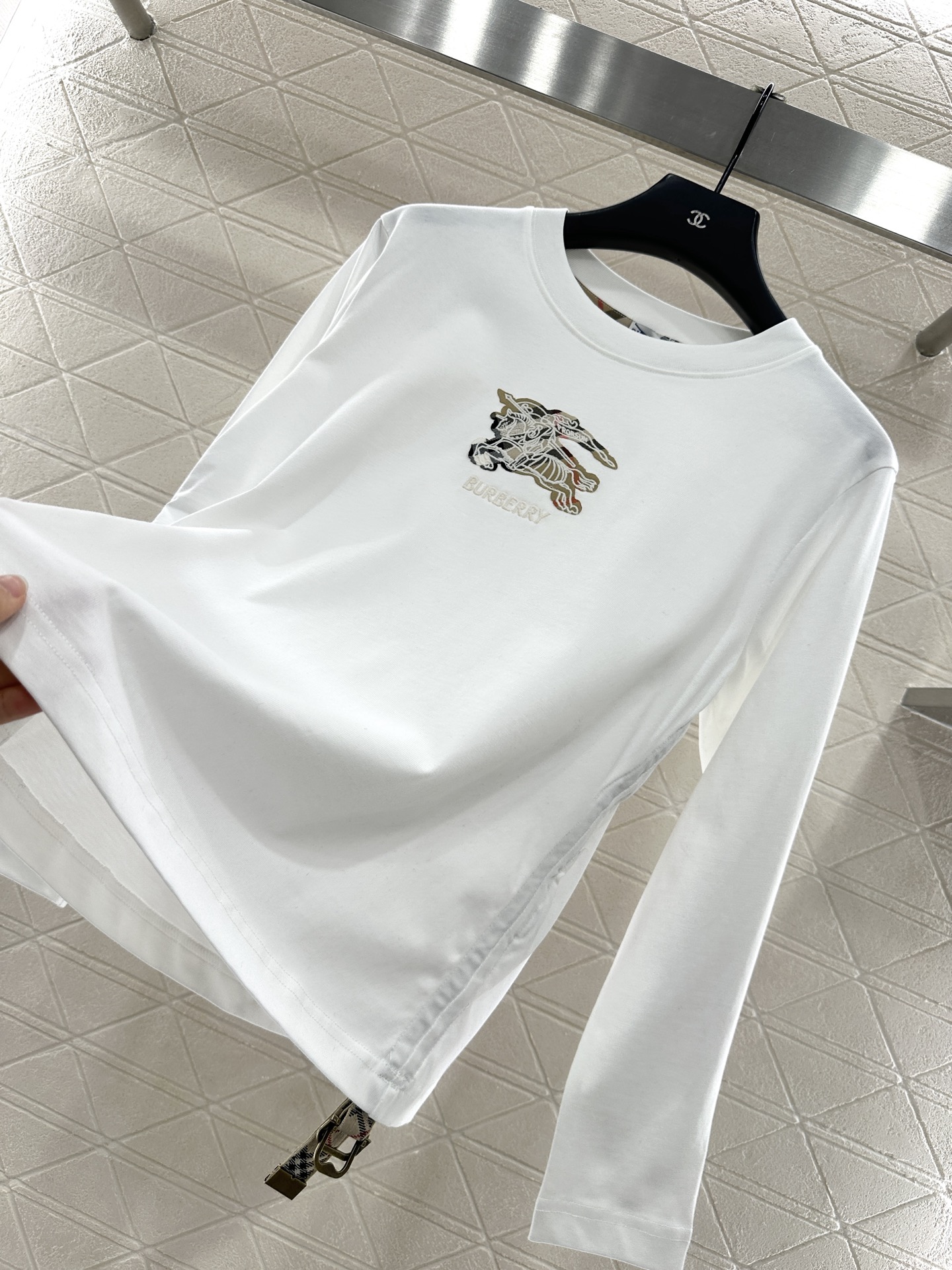 ♥BBR*♥2025新品上架
    侧面调节格纹长袖
定制YB原生全棉材质 质感舒适 弹力好穿 圆领长