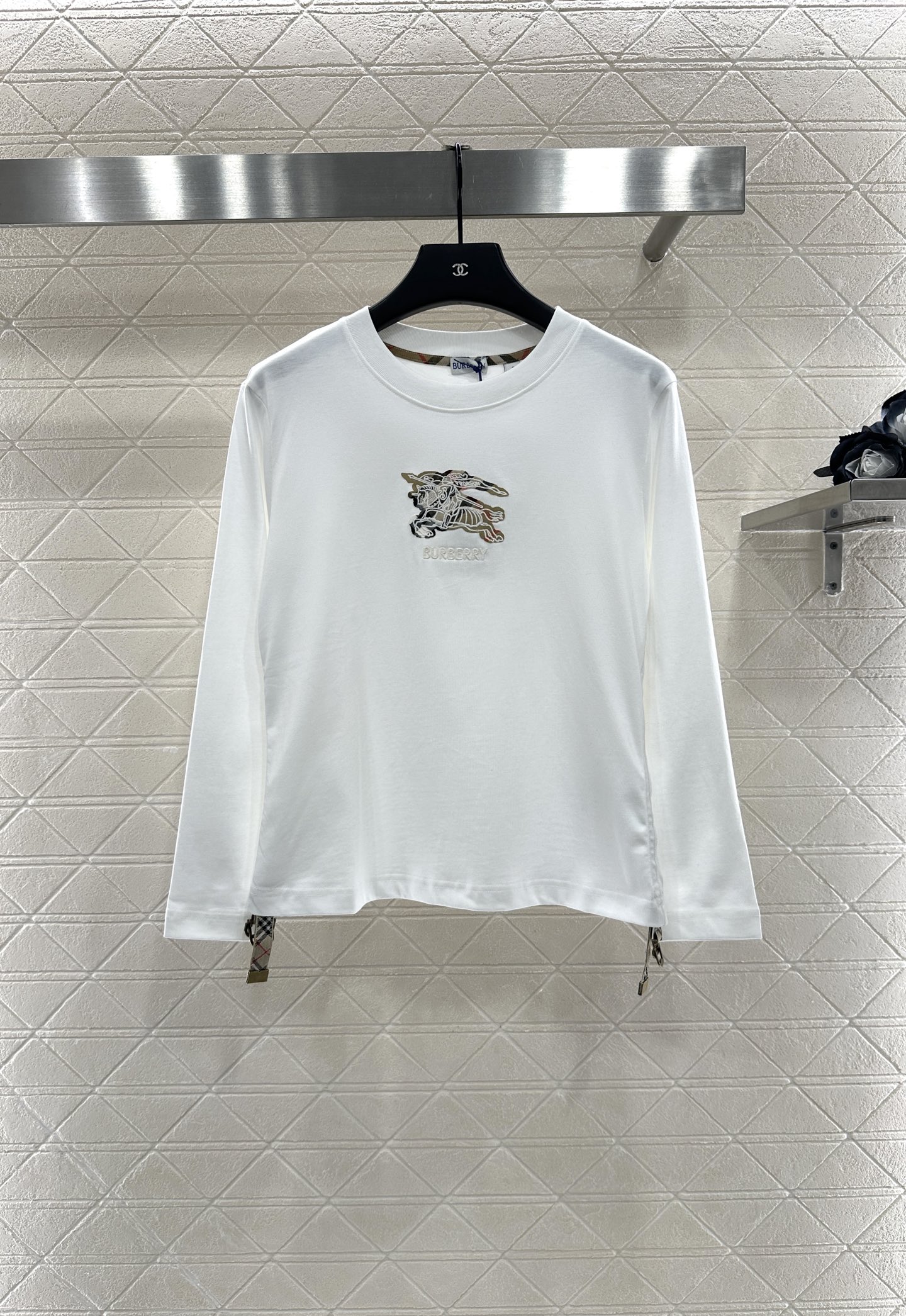 ♥BBR*♥2025新品上架
    侧面调节格纹长袖
定制YB原生全棉材质 质感舒适 弹力好穿 圆领长