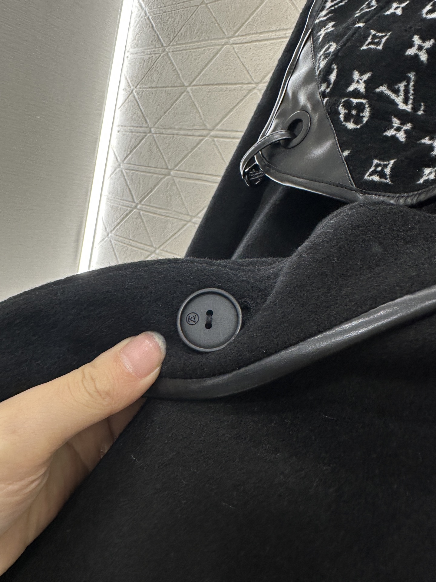 Louis Vuitton Wool Blend Overcoat with Leather Trim and Monogram Detail 7 i1756387574521 2338 0 4