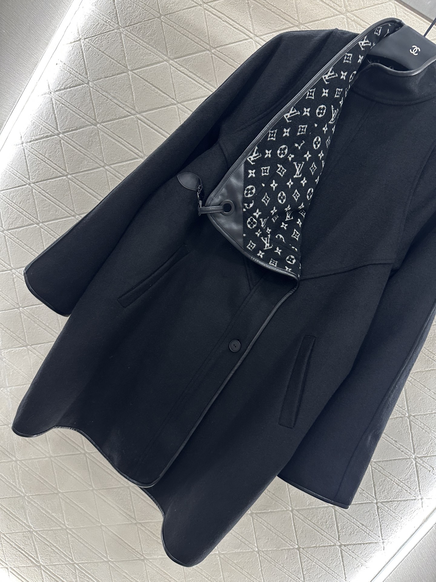 Louis Vuitton Wool Blend Overcoat with Leather Trim and Monogram Detail 5 i1756387574589 4178 0 3