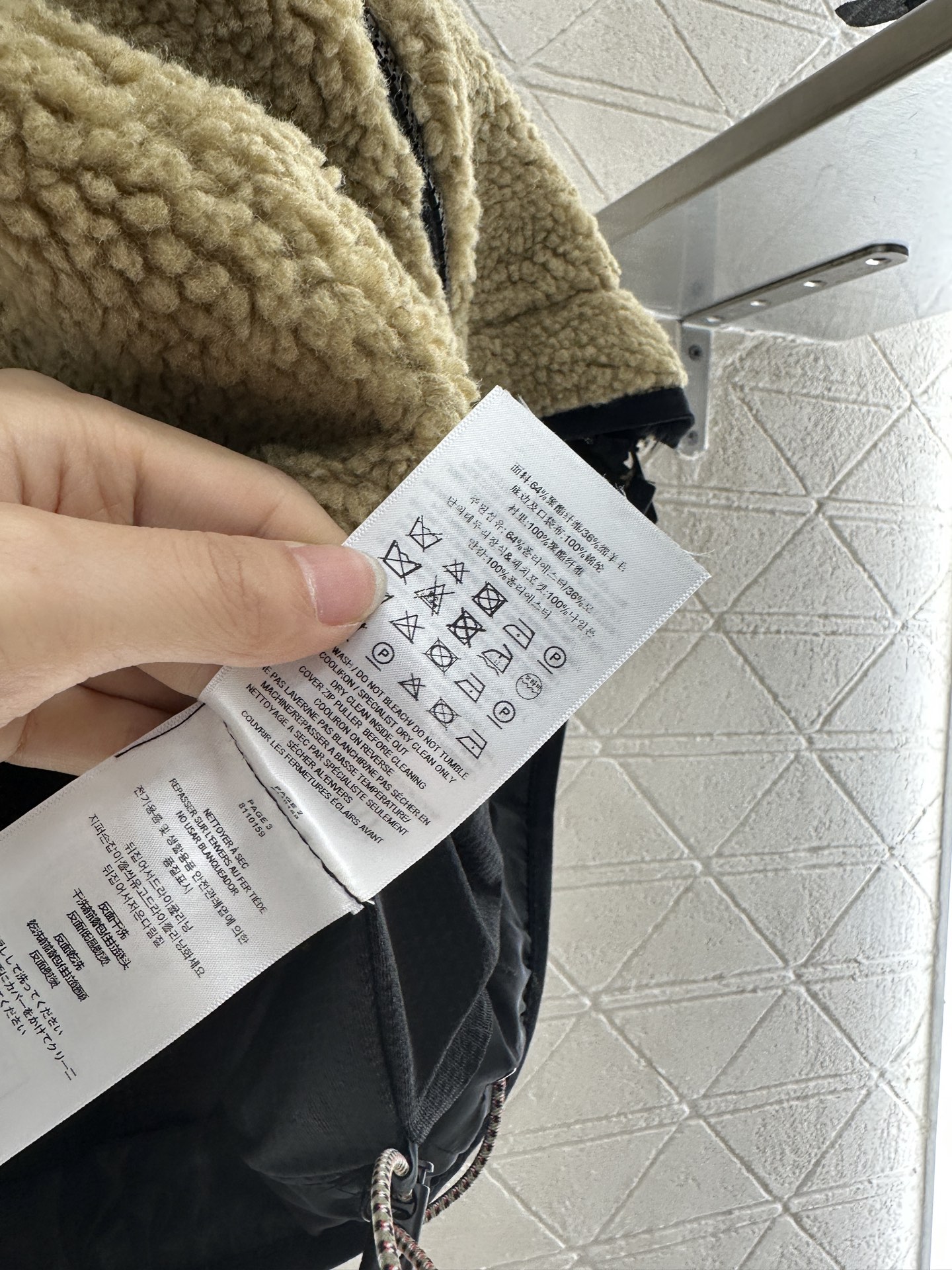 ♥BBR♥2025新品上架
   泰迪毛绒拉链马甲
通体饰以泰迪毛绒材质 质感柔软舒适 时髦洋气 立领马