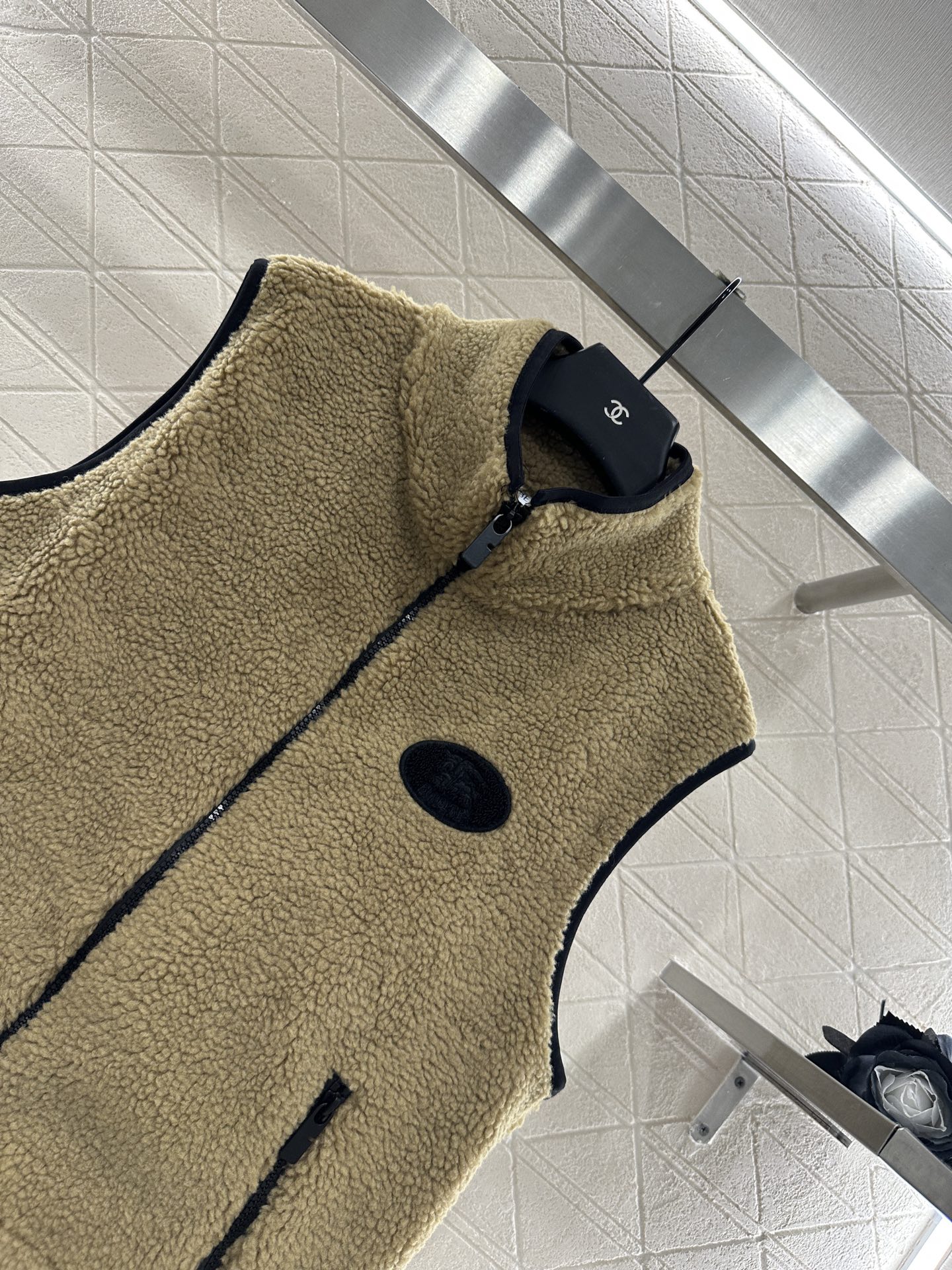 ♥BBR♥2025新品上架
   泰迪毛绒拉链马甲
通体饰以泰迪毛绒材质 质感柔软舒适 时髦洋气 立领马