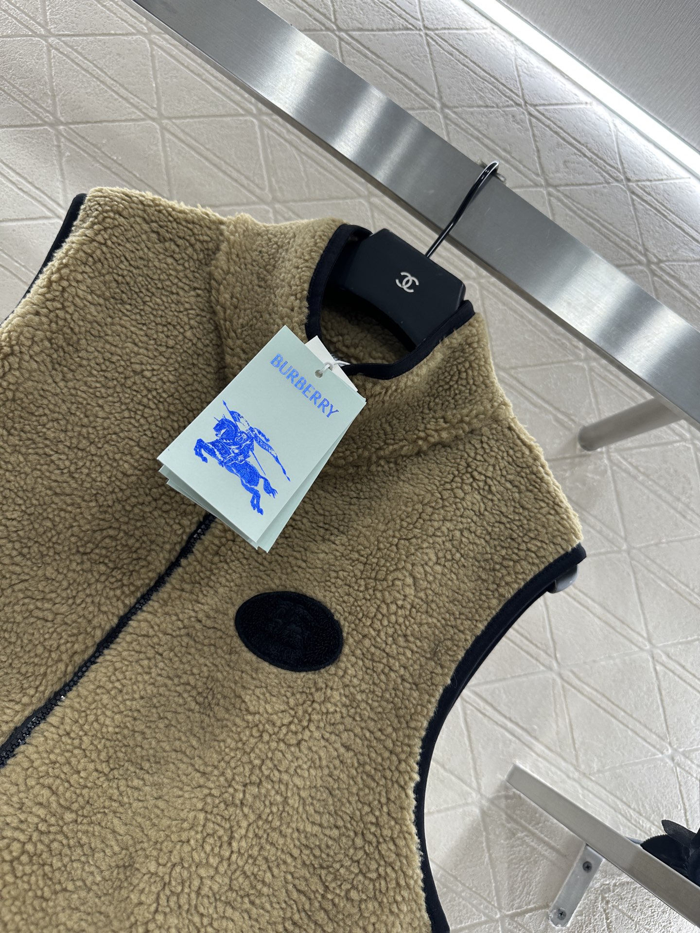 ♥BBR♥2025新品上架
   泰迪毛绒拉链马甲
通体饰以泰迪毛绒材质 质感柔软舒适 时髦洋气 立领马