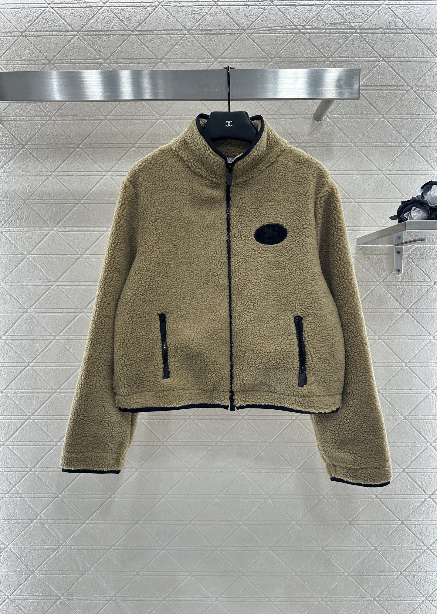 ♥BBR♥2025新品上架
   泰迪毛绒拉链羽绒外套
通体饰以泰迪毛绒材质 质感柔软舒适 时髦洋气 立