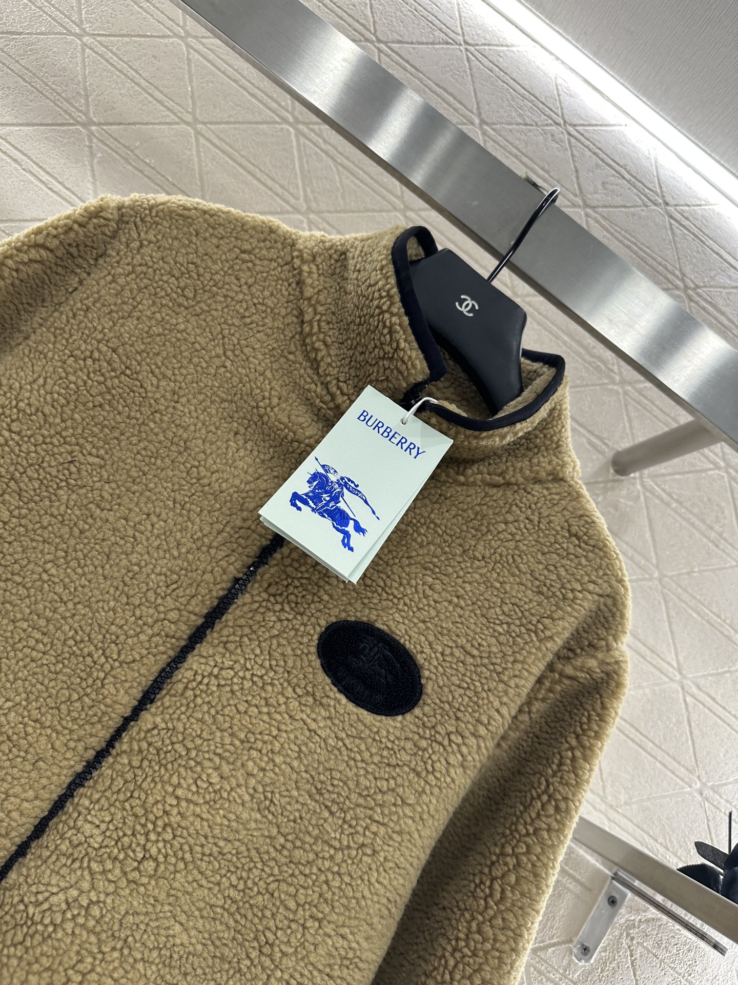 ♥BBR♥2025新品上架
   泰迪毛绒拉链羽绒外套
通体饰以泰迪毛绒材质 质感柔软舒适 时髦洋气 立