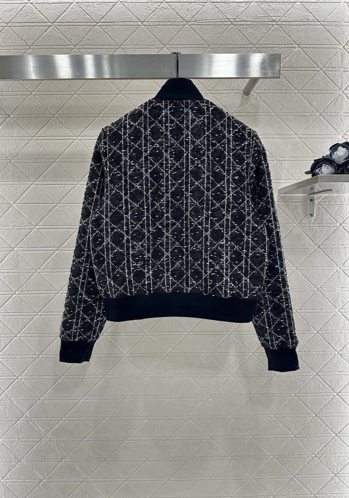 ♥Dio*♥2025新品上架
   藤格纹外套裙裤套装
定制YB棉毛材质 质感高级 品相十足 拉链棒球服