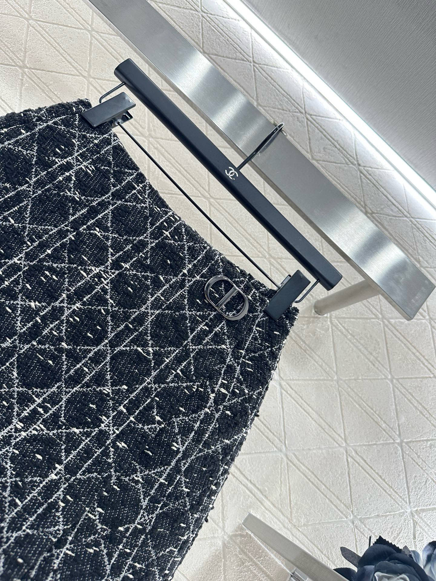 ♥Dio*♥2025新品上架
   藤格纹外套裙裤套装
定制YB棉毛材质 质感高级 品相十足 拉链棒球服