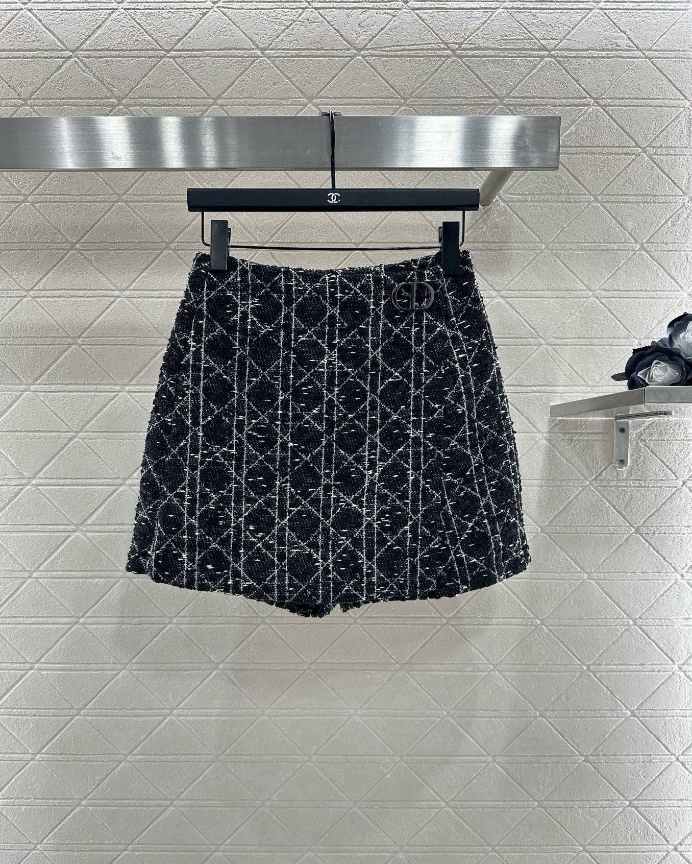 ♥Dio*♥2025新品上架
   藤格纹外套裙裤套装
定制YB棉毛材质 质感高级 品相十足 拉链棒球服