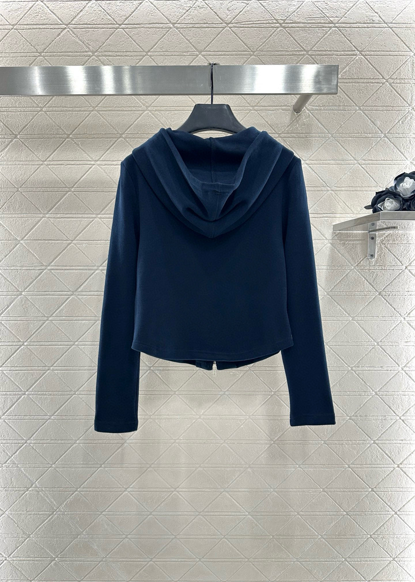 ♥Miumi*♥2025新品上架
     连帽外套长裤套装
定制YB进口棉涤材质 透气舒适 垂顺有型 