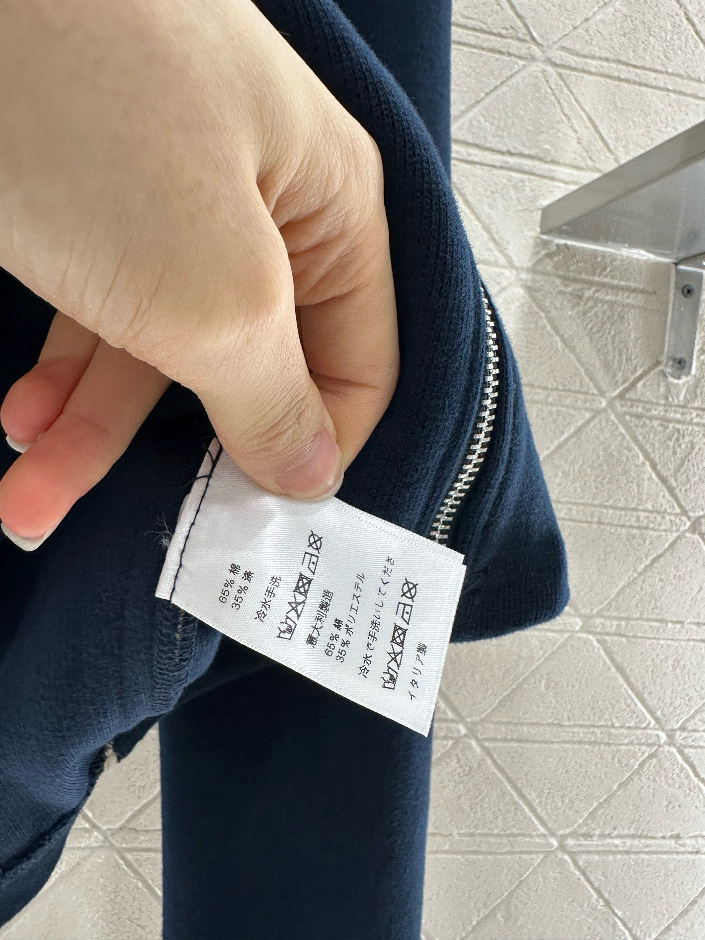 ♥Miumi*♥2025新品上架
     连帽外套长裤套装
定制YB进口棉涤材质 透气舒适 垂顺有型 