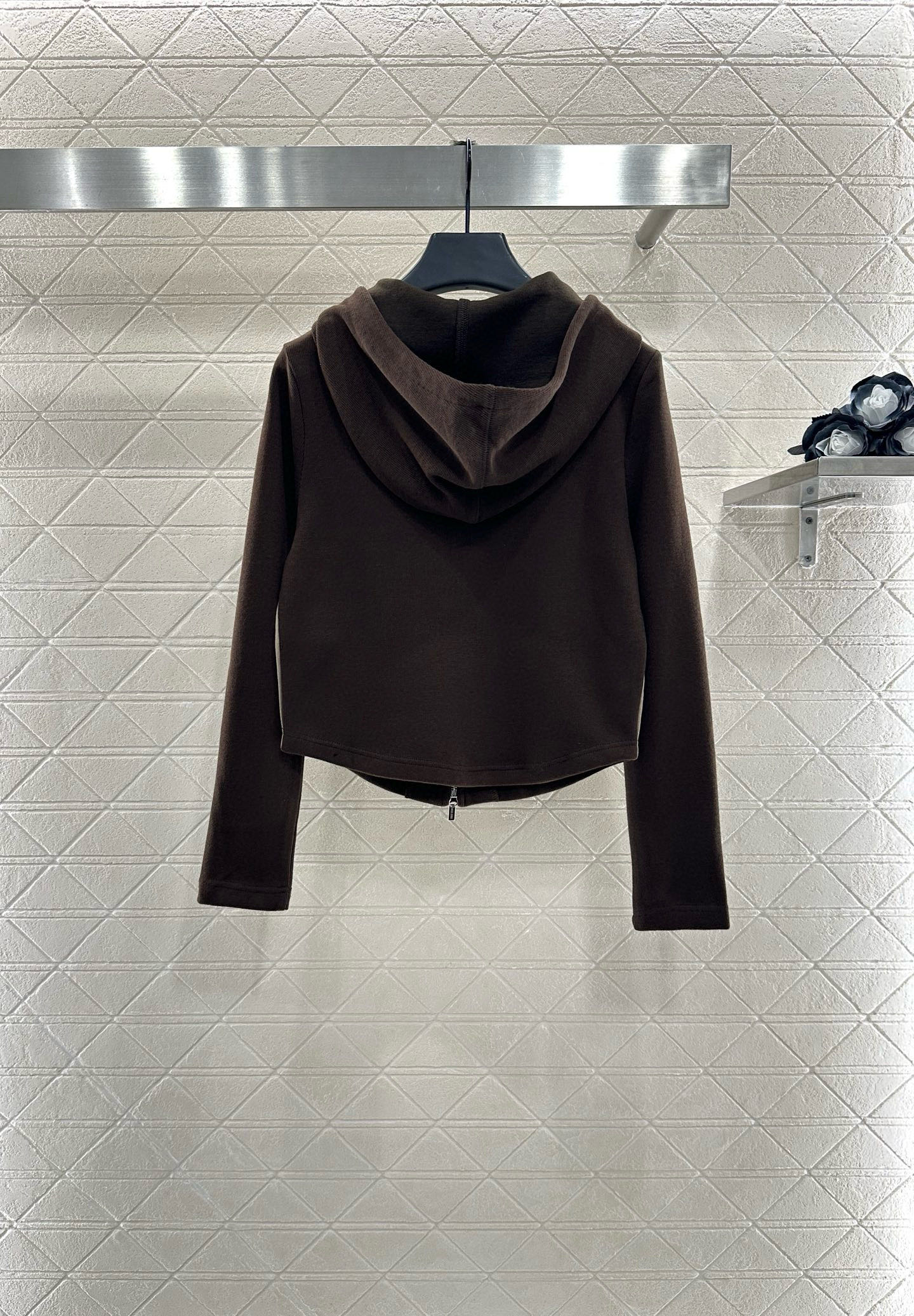 ♥Miumi*♥2025新品上架
     连帽外套长裤套装
定制YB进口棉涤材质 透气舒适 垂顺有型 