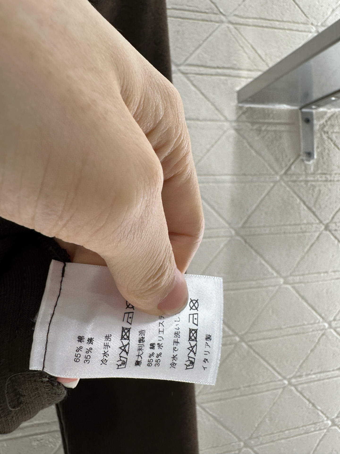 ♥Miumi*♥2025新品上架
     连帽外套长裤套装
定制YB进口棉涤材质 透气舒适 垂顺有型 