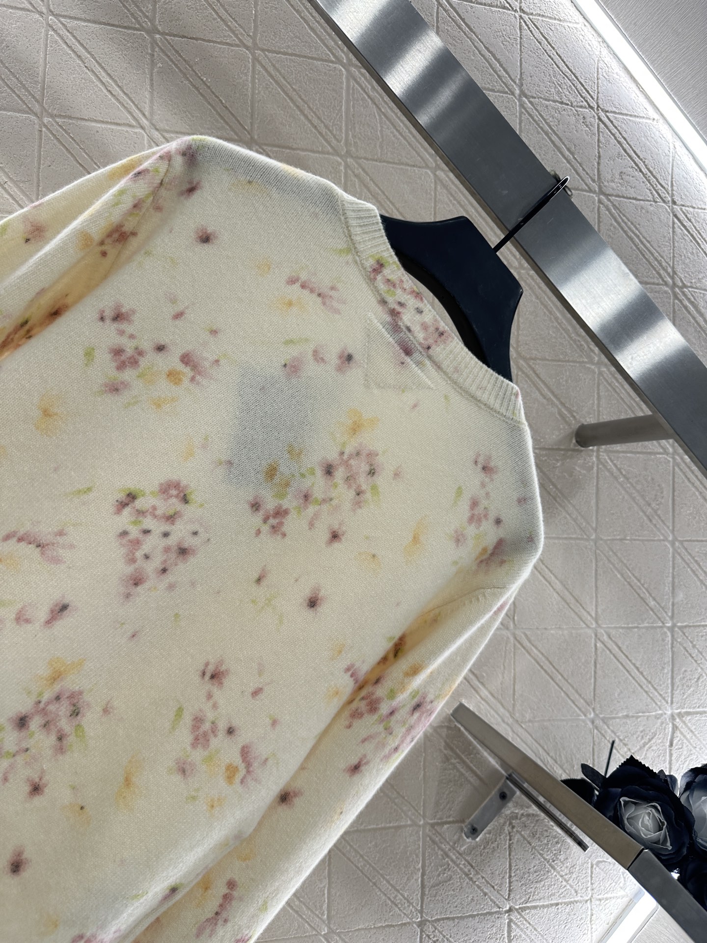 ♥Prad*♥2025新品上架
       碎花针织开衫
定制YB羊毛➕马海毛纱线织造 质感高级 舒适