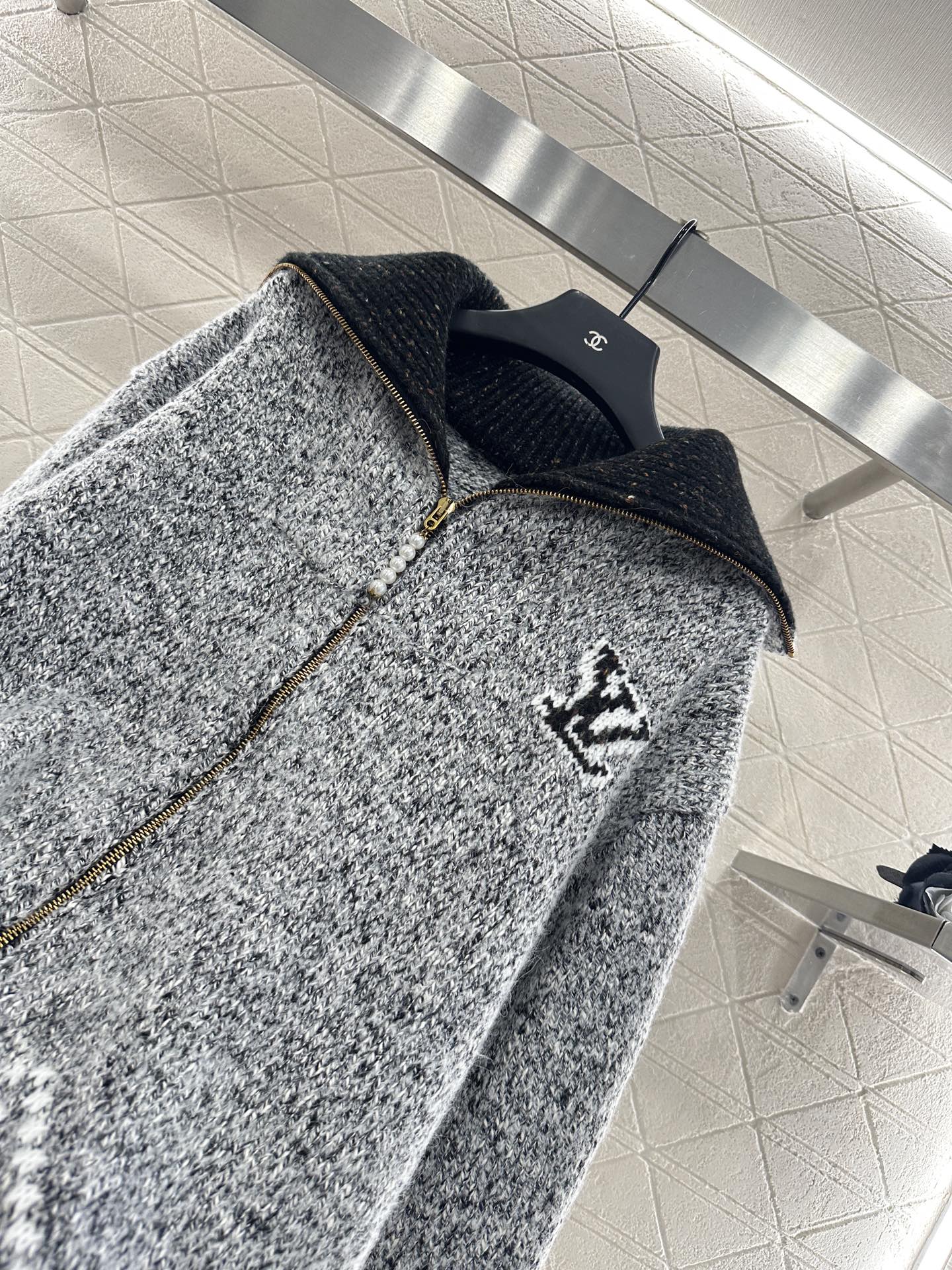 ♥Louis Vuitto*♥2025新品上架
       大翻领拉链毛衣外套
定制YB棉毛纱线织造 