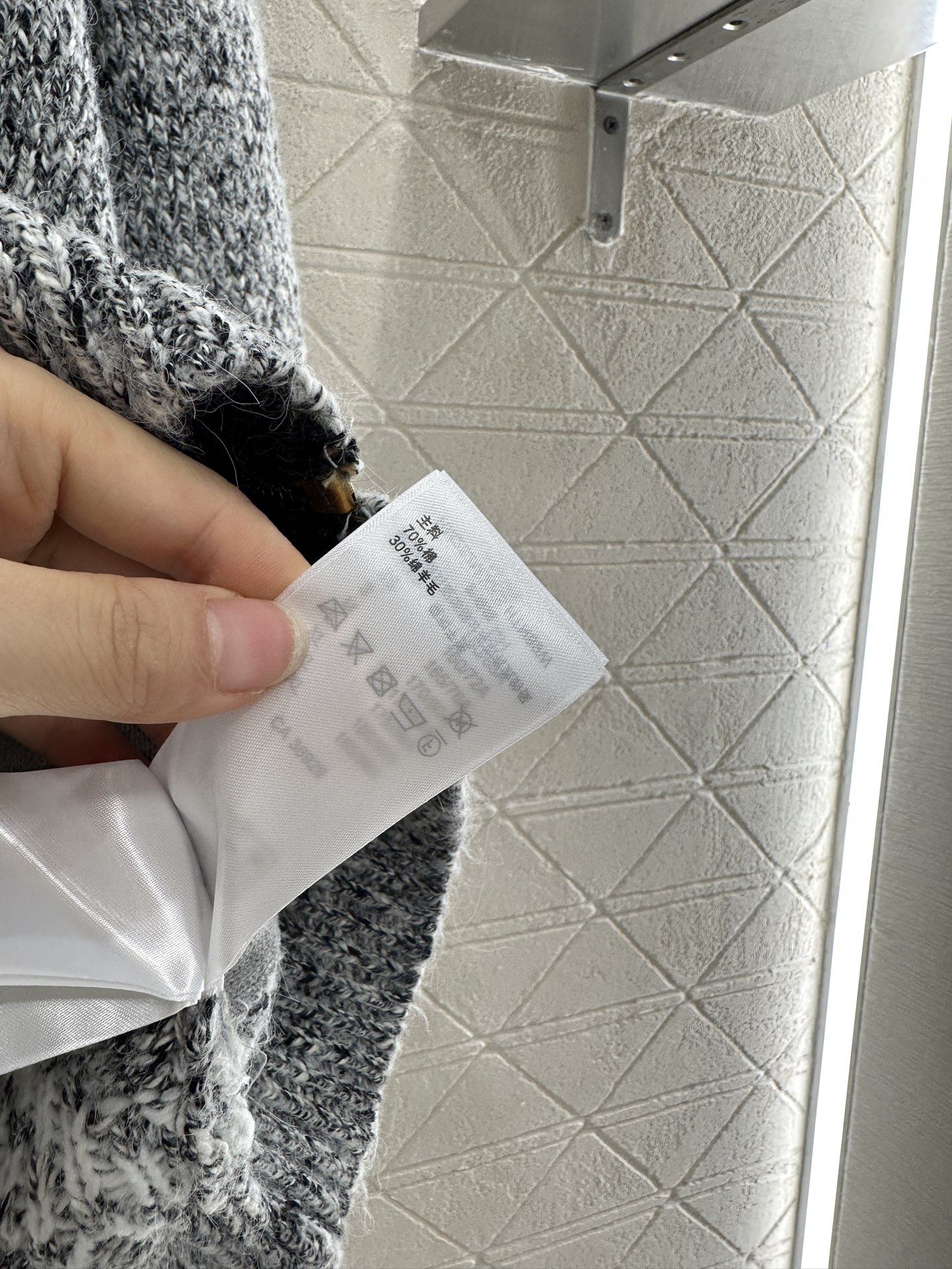 ♥Louis Vuitto*♥2025新品上架
       大翻领拉链毛衣外套
定制YB棉毛纱线织造 