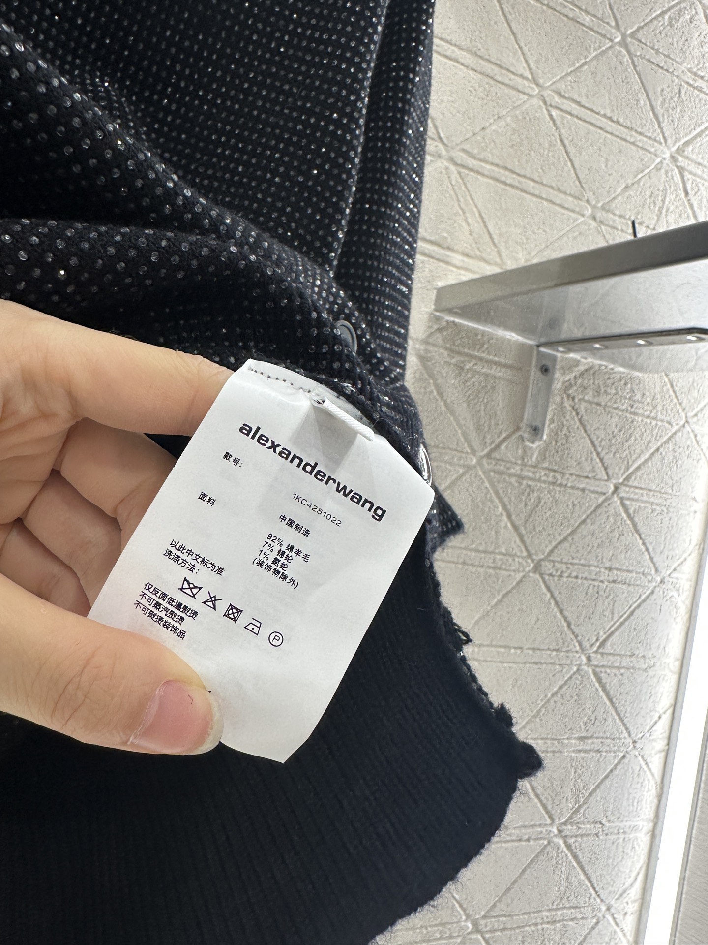 ♥Alexander wan*♥2025新品上架
       烫钻翻领针织开衫
定制YB羊毛纱线织造 