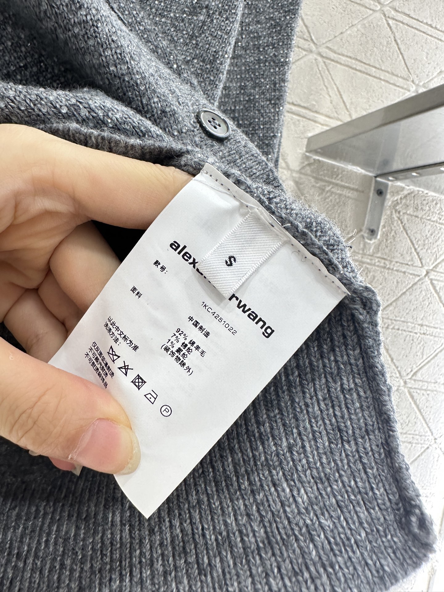 ♥Alexander wan*♥2025新品上架
       烫钻翻领针织开衫
定制YB羊毛纱线织造 