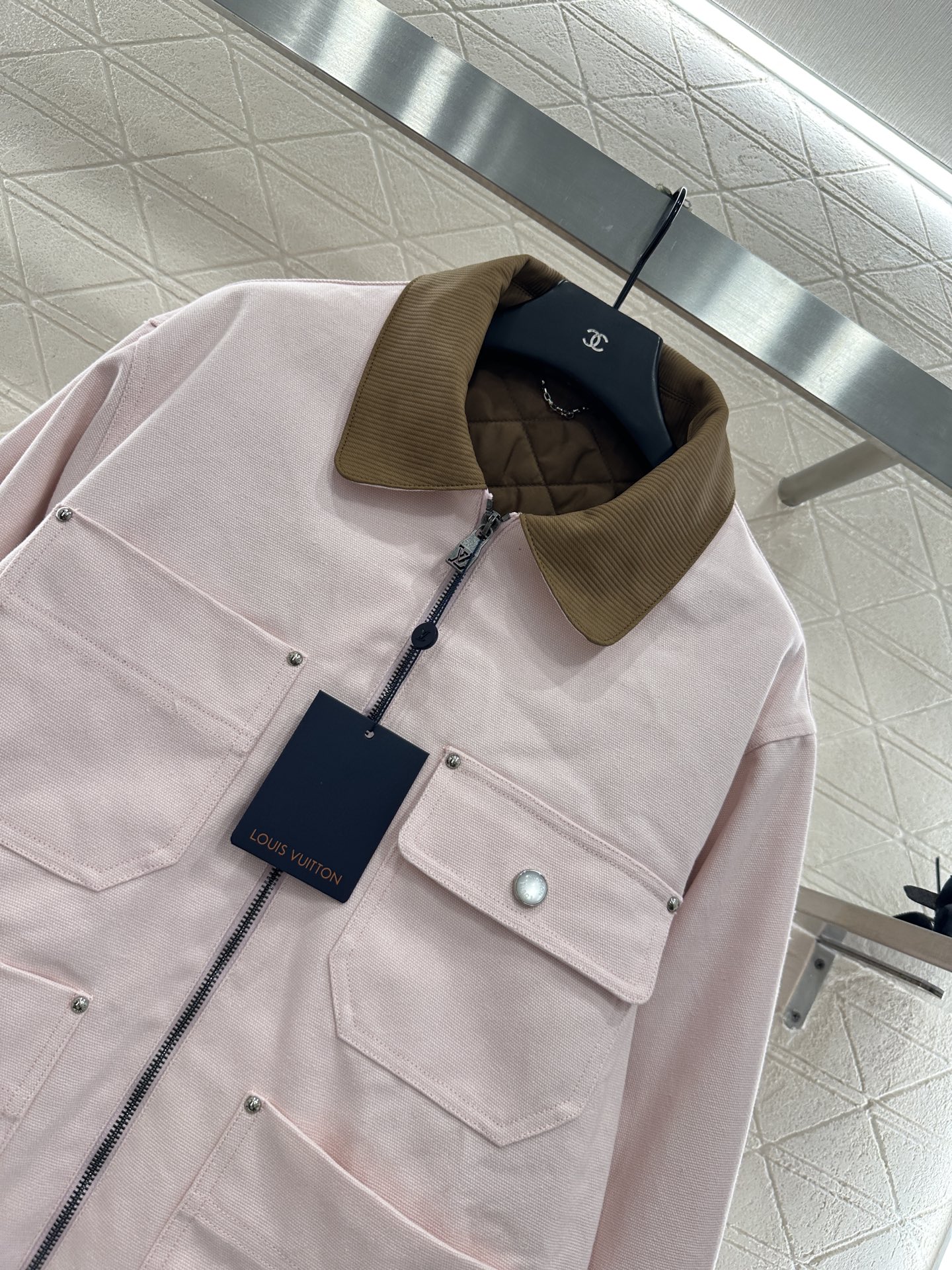 ♥Louis vuitto*♥2025新品上架
    撞色棉服牛仔夹克外套
定制YB斜纹棉牛仔材质 多