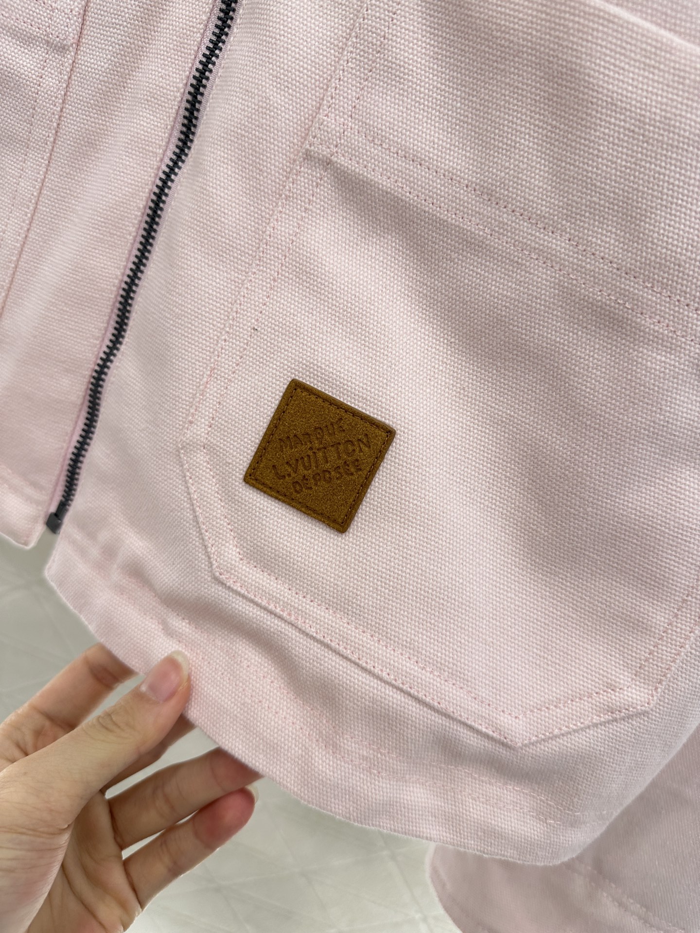 ♥Louis vuitto*♥2025新品上架
    撞色棉服牛仔夹克外套
定制YB斜纹棉牛仔材质 多