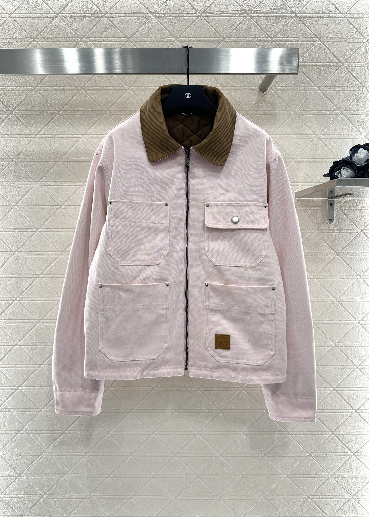 ♥Louis vuitto*♥2025新品上架
    撞色棉服牛仔夹克外套
定制YB斜纹棉牛仔材质 多