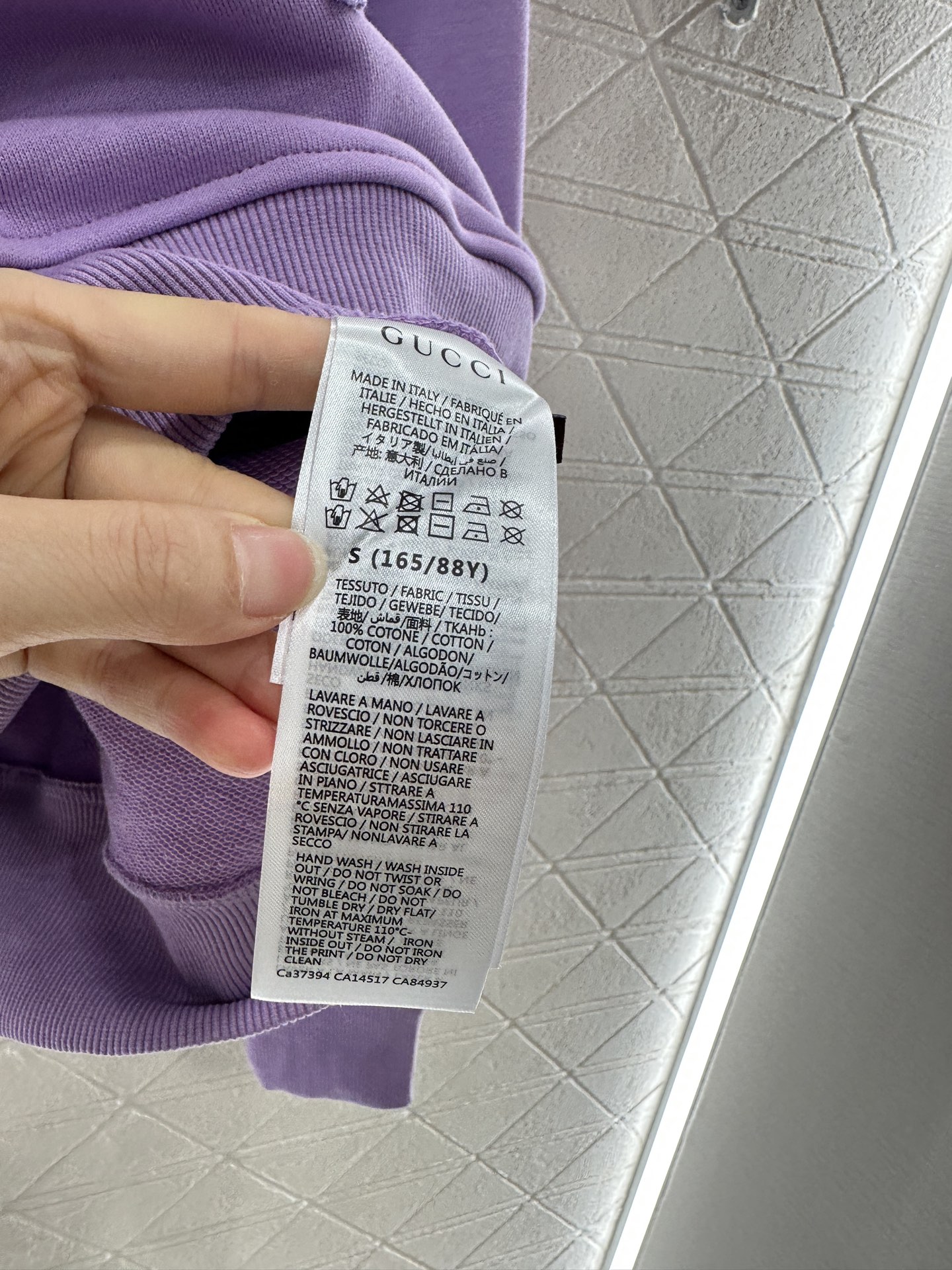 ♥Gucc*♥2025新品上架
      连帽字母卫衣
定制YB原生全棉材质 柔软亲肤 久洗不易变形起