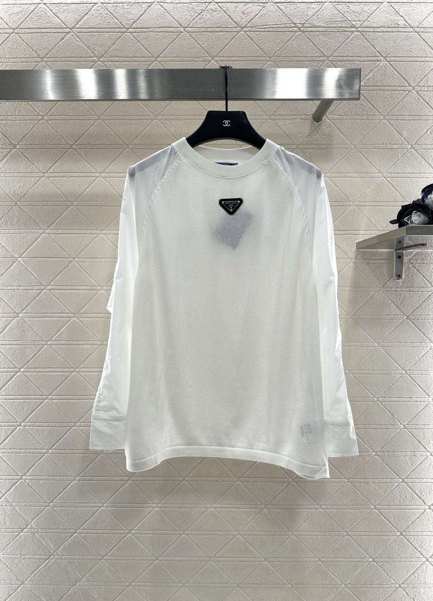 ♥Prad*♥2025新品上架
      圆领拼接长袖上衣
定制YB针织羊毛➕衬衫材质 质感舒适 弹力