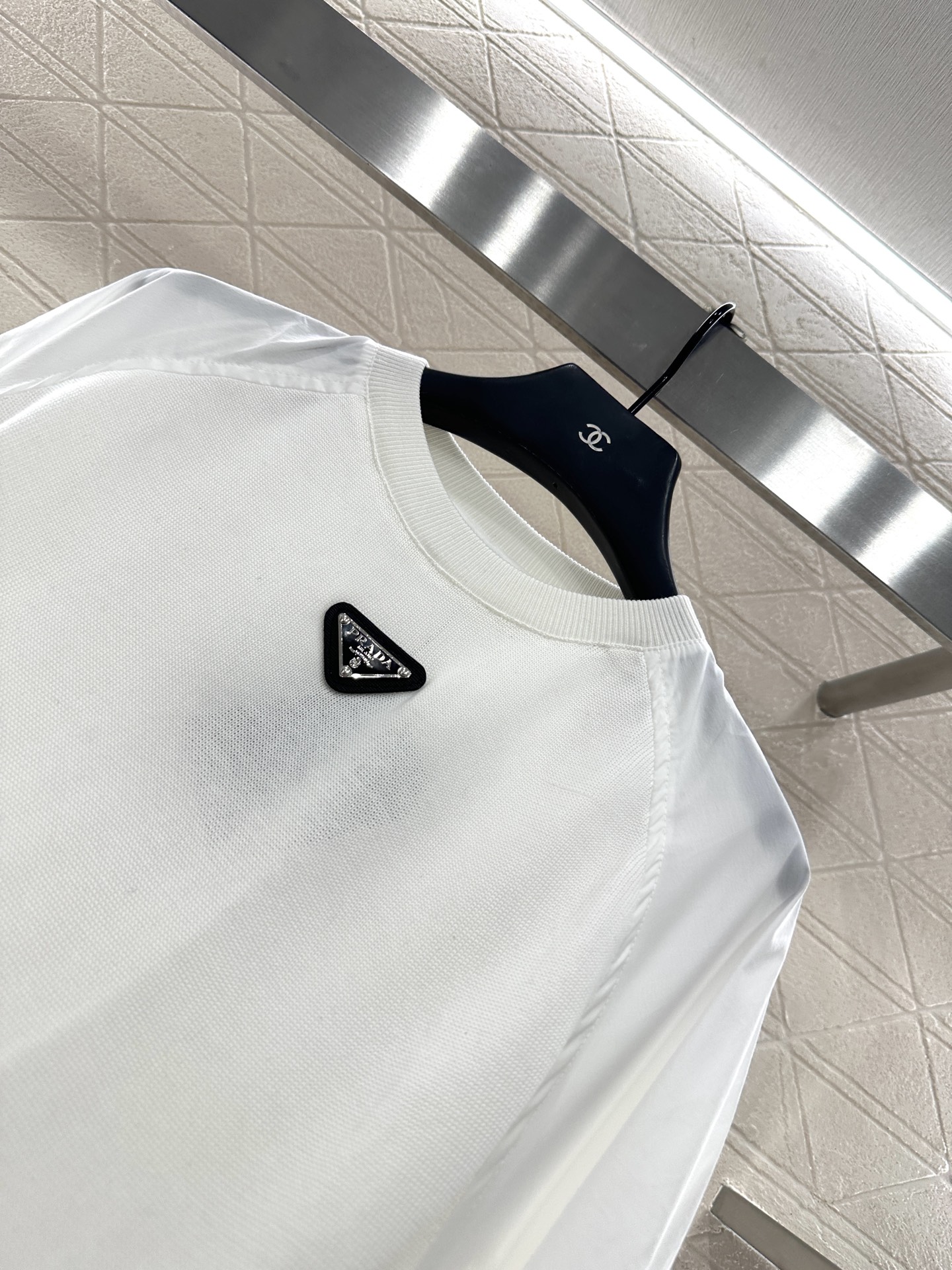 ♥Prad*♥2025新品上架
      圆领拼接长袖上衣
定制YB针织羊毛➕衬衫材质 质感舒适 弹力