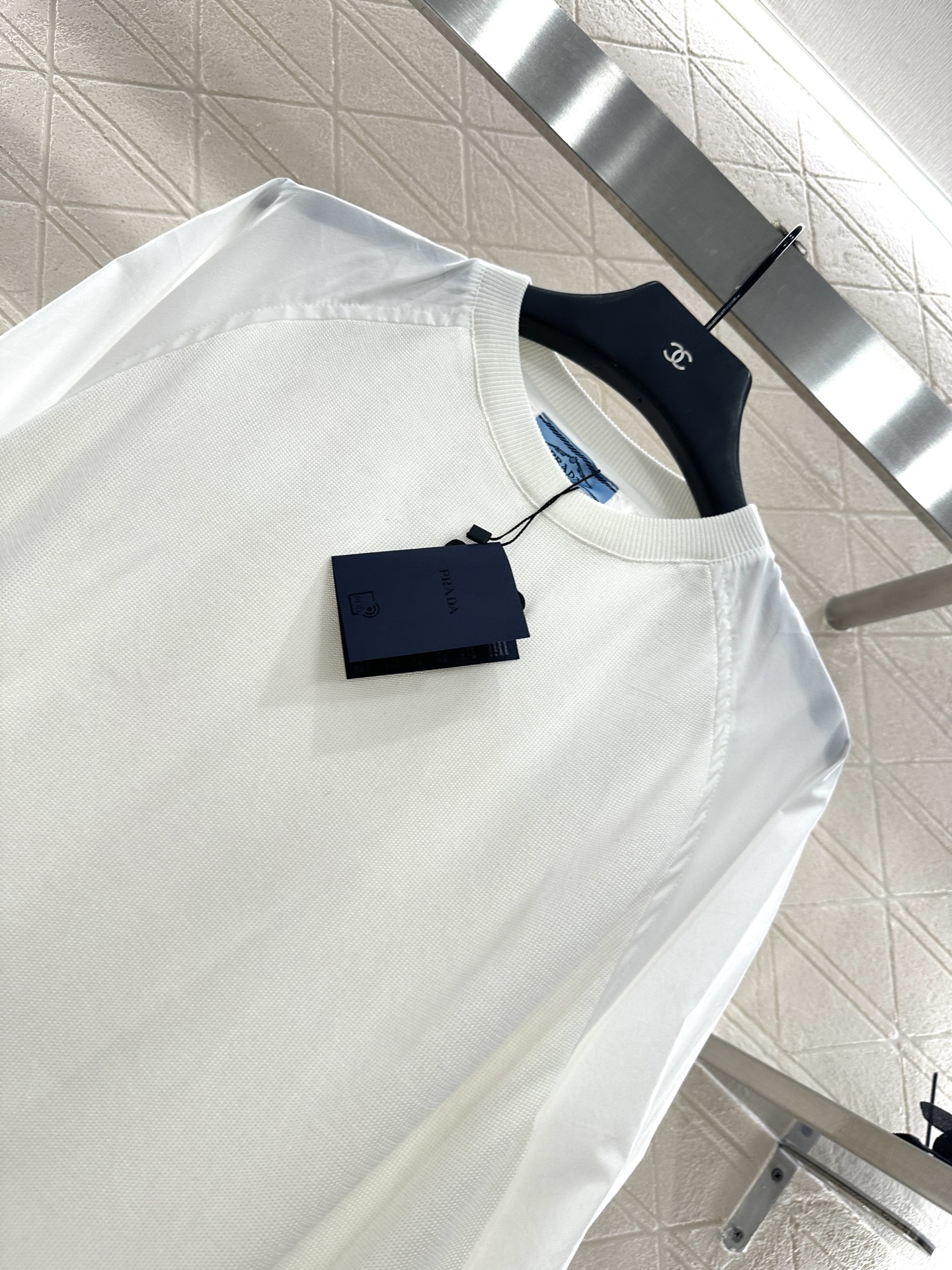 ♥Prad*♥2025新品上架
      圆领拼接长袖上衣
定制YB针织羊毛➕衬衫材质 质感舒适 弹力