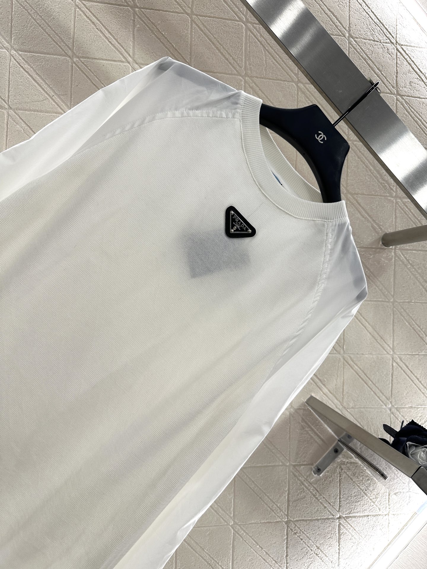 ♥Prad*♥2025新品上架
      圆领拼接长袖上衣
定制YB针织羊毛➕衬衫材质 质感舒适 弹力