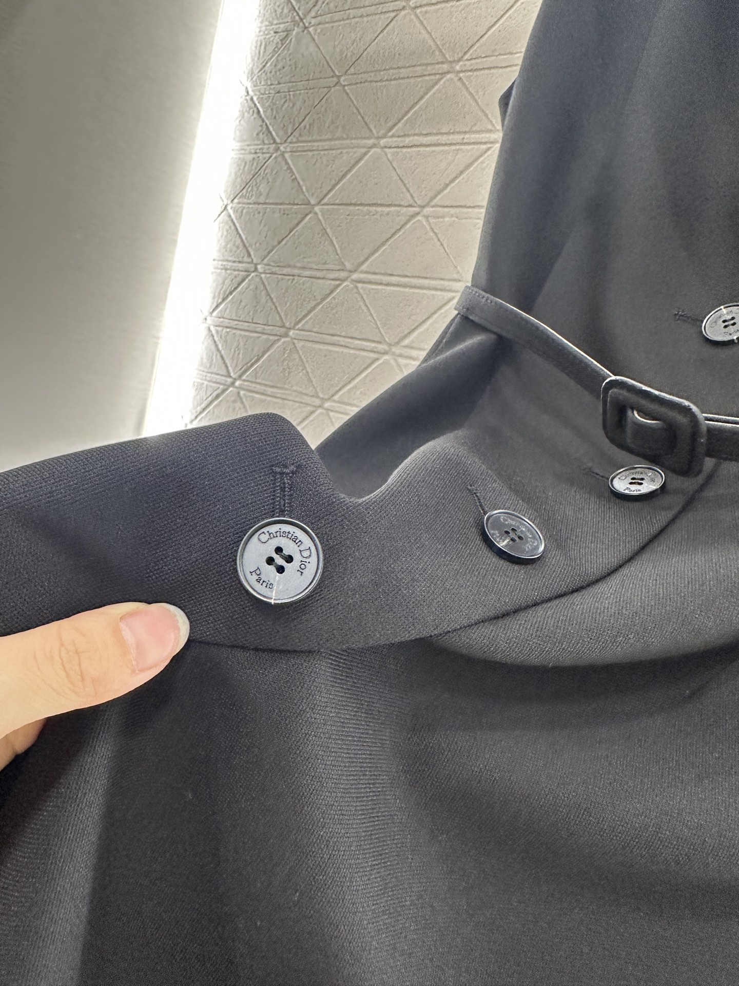 ♥Dio*♥2025新品上架
    腰带马甲连衣裙
定制YB进口材质 质感光泽 垂顺舒适 马甲连衣裙剪