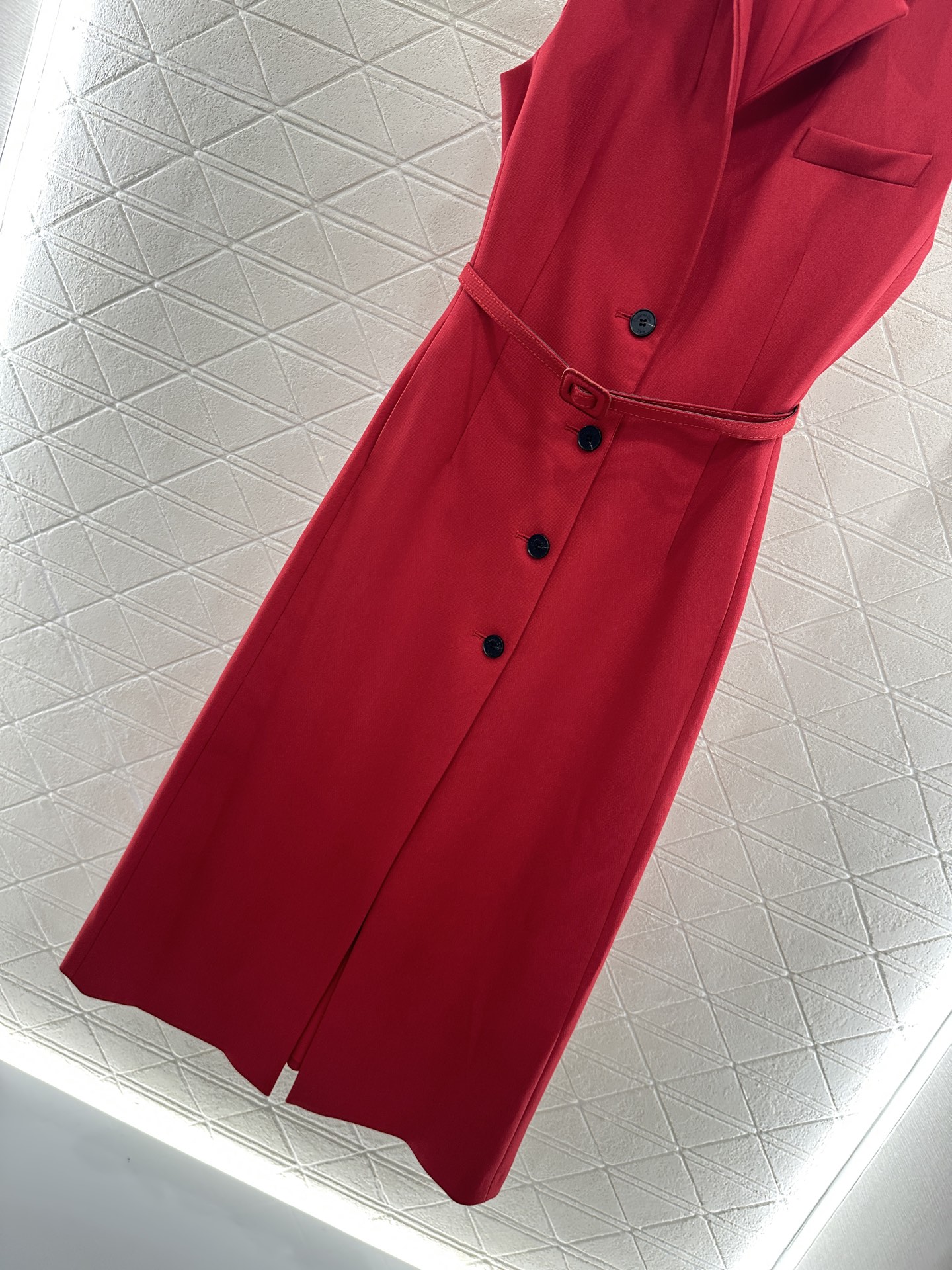 ♥Dio*♥2025新品上架
    腰带马甲连衣裙
定制YB进口材质 质感光泽 垂顺舒适 马甲连衣裙剪