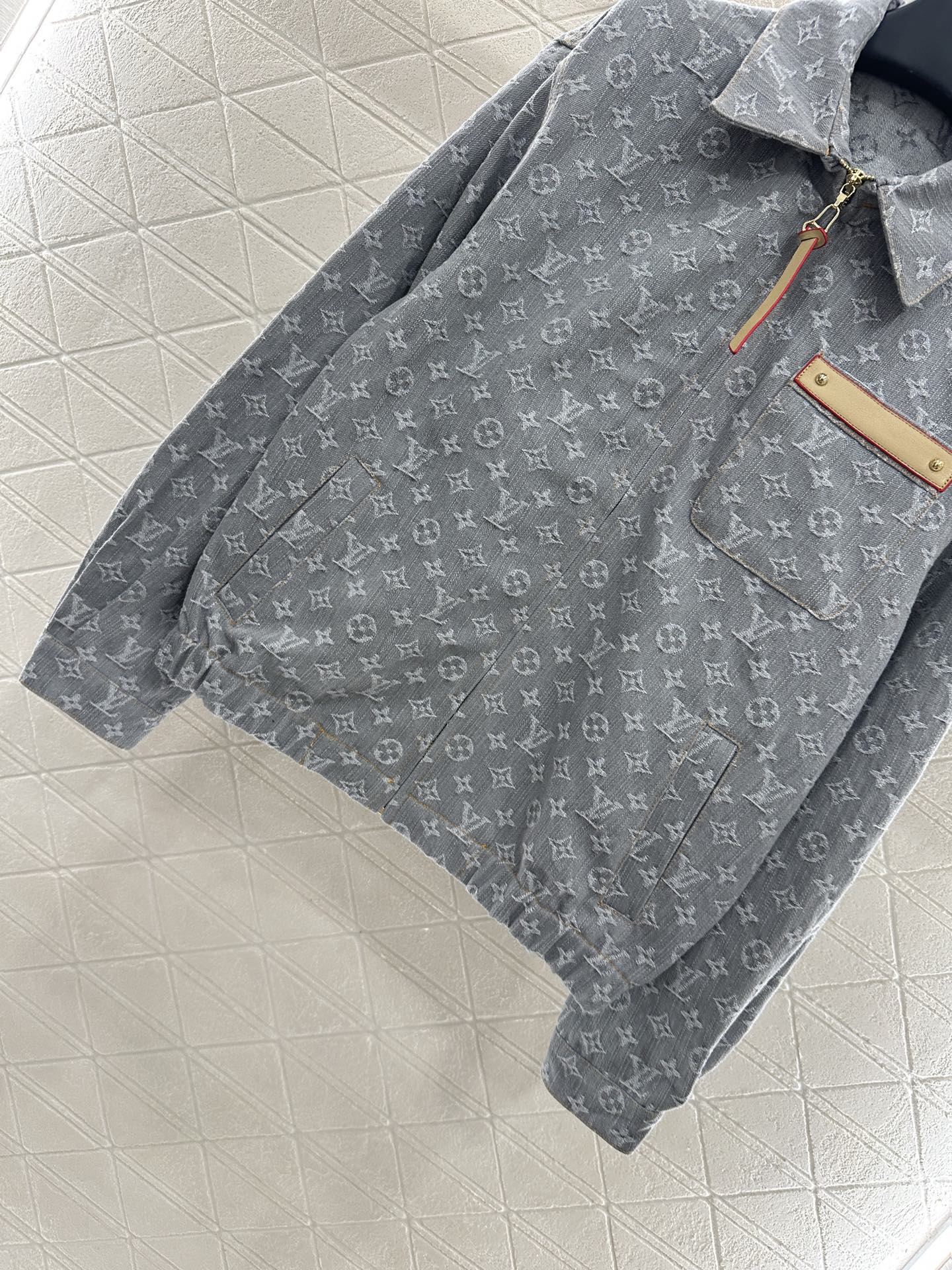 ♥Louis Vuitto*♥2025新品上架
   牛仔提花外套半裙套装
定制YB斜纹棉牛仔材质 质感